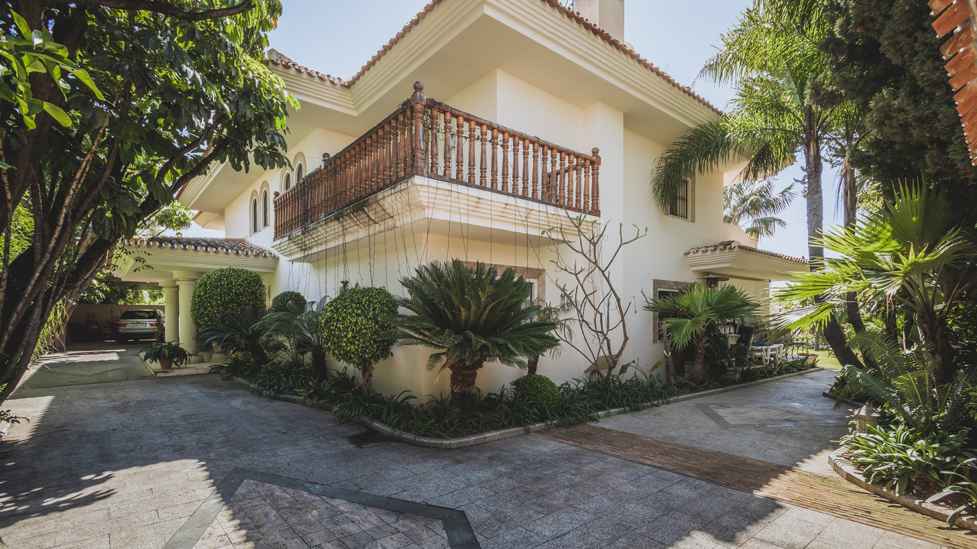 Elegante villa familiar con vistas al mar cerca del centro de Marbella.