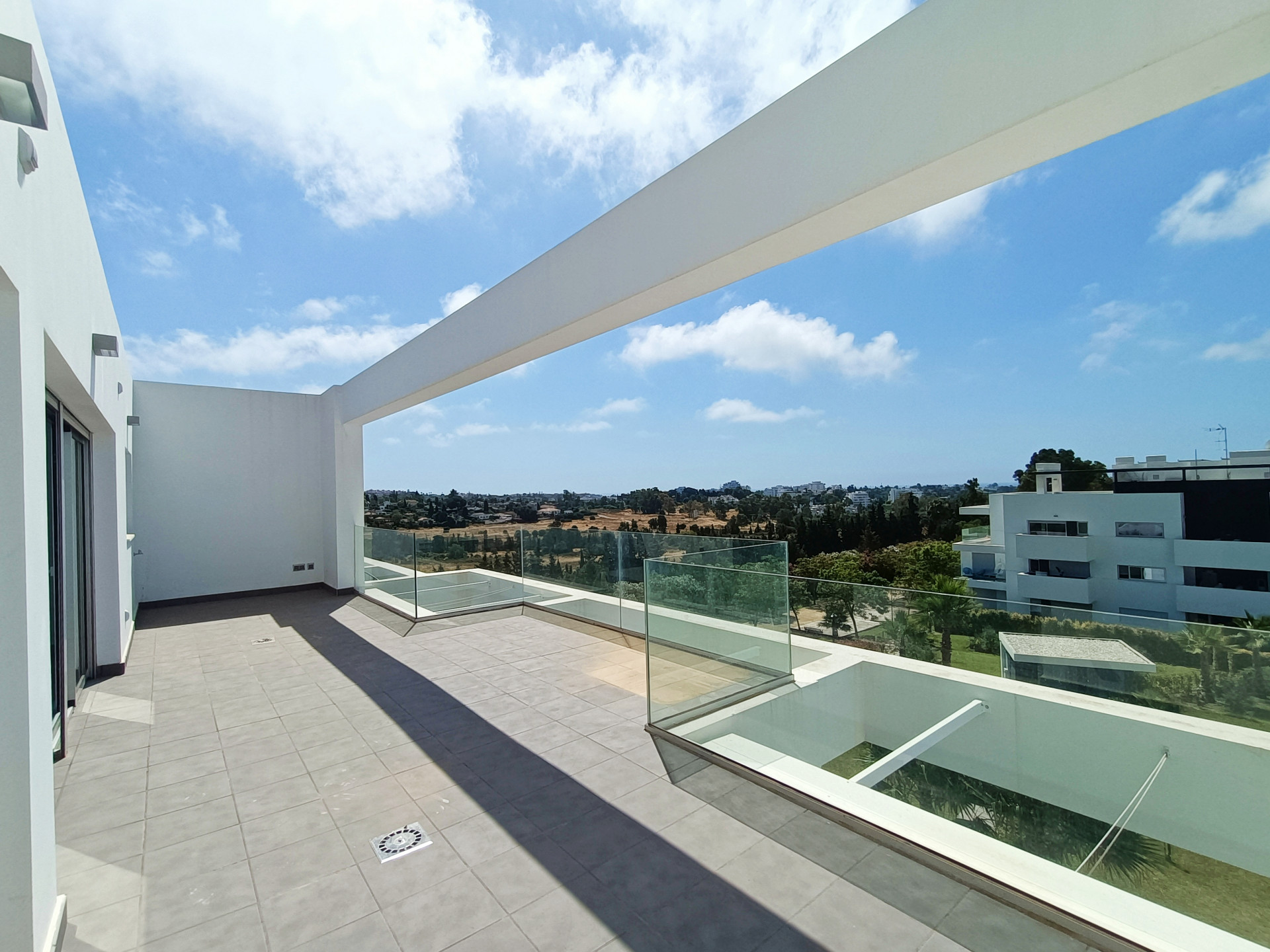 Stunning modern south facing duplex penthouse in Marqués de Guadalmina.