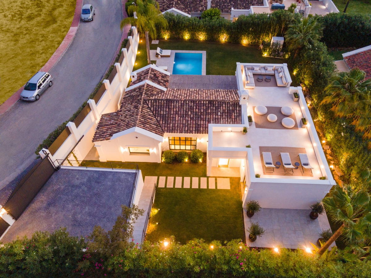 Preciosa villa de 3 dormitorios en venta en zona privilegiada de Nueva Andalucía, Marbella.