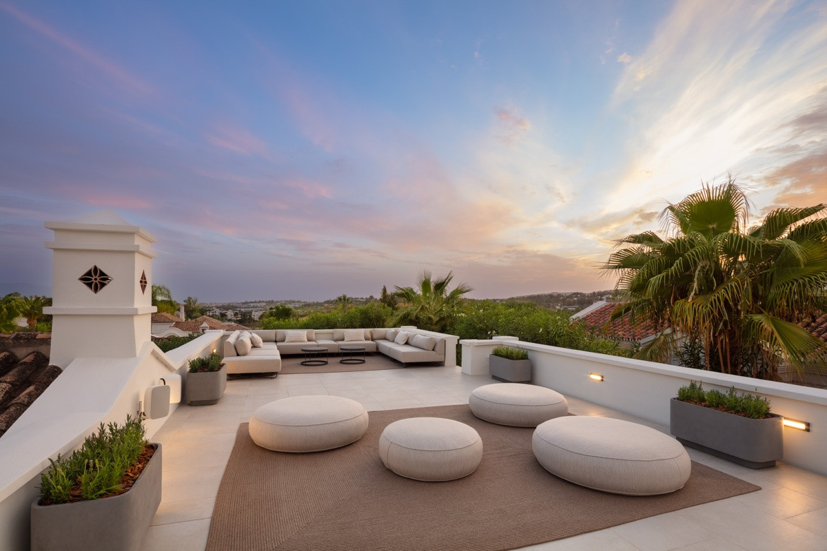 Preciosa villa de 3 dormitorios en venta en zona privilegiada de Nueva Andalucía, Marbella.