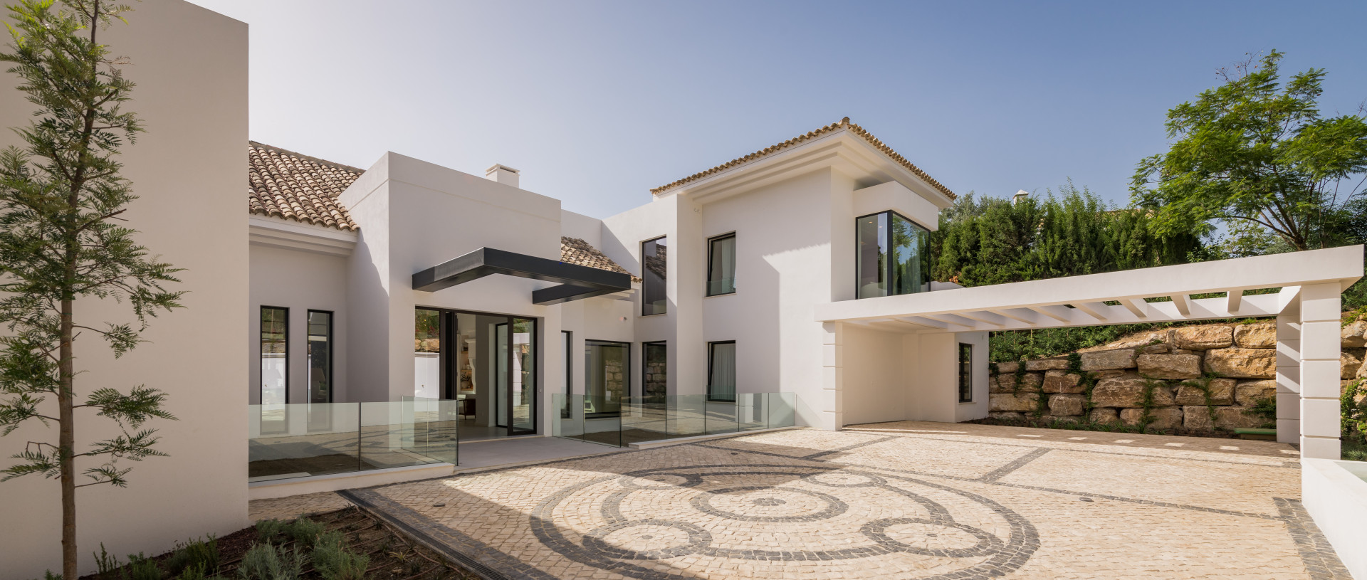 Impresionante villa moderna en El Paraíso, Estepona.
