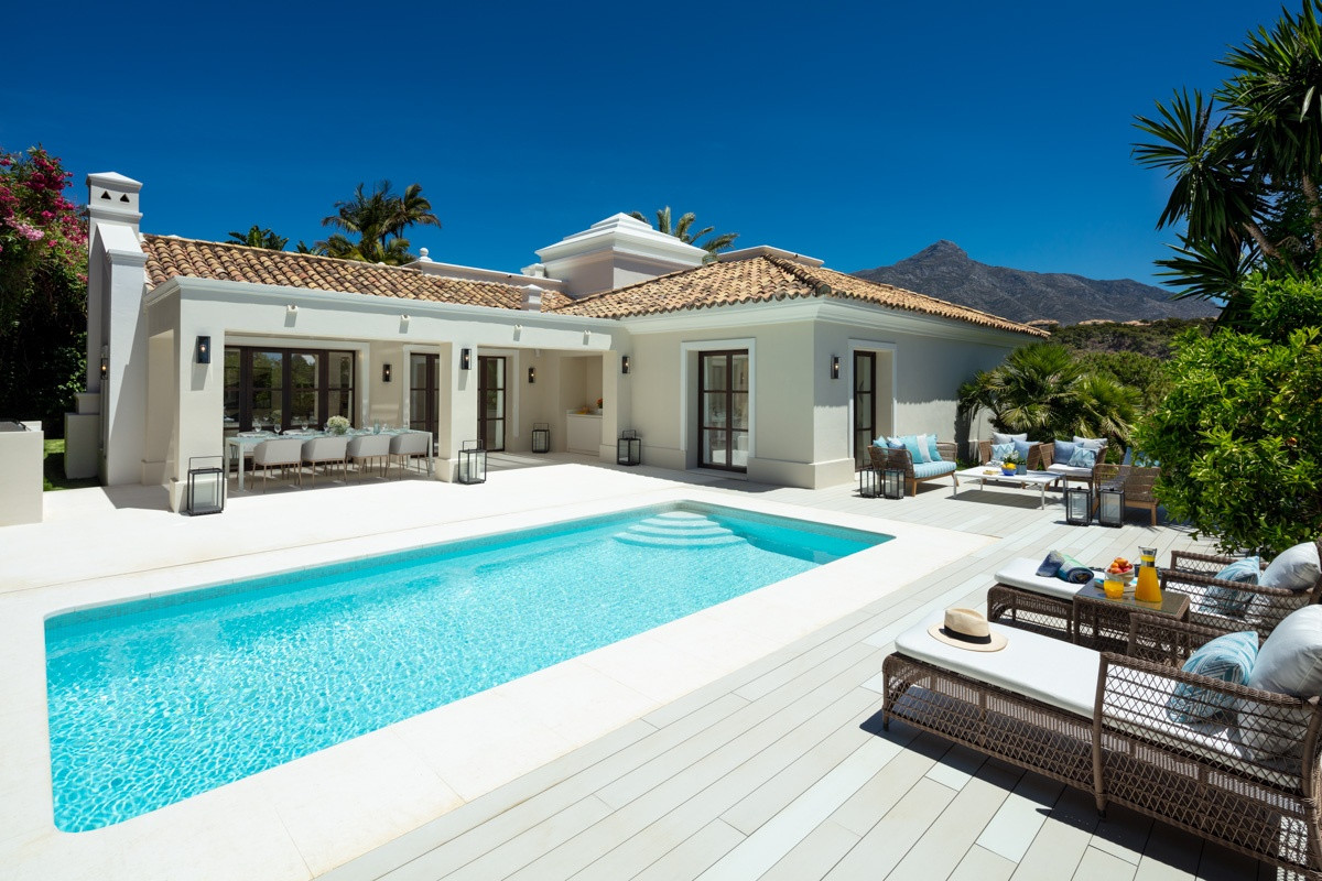 Villa for sale in Nueva Andalucía, Costa del Sol