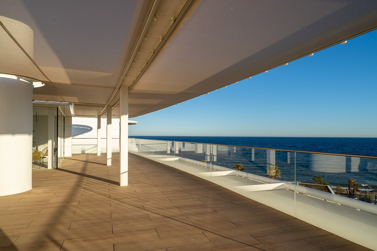 Luxury 4 bedroom duplex penthouse with spectacular sea views in The Edge, Estepona.