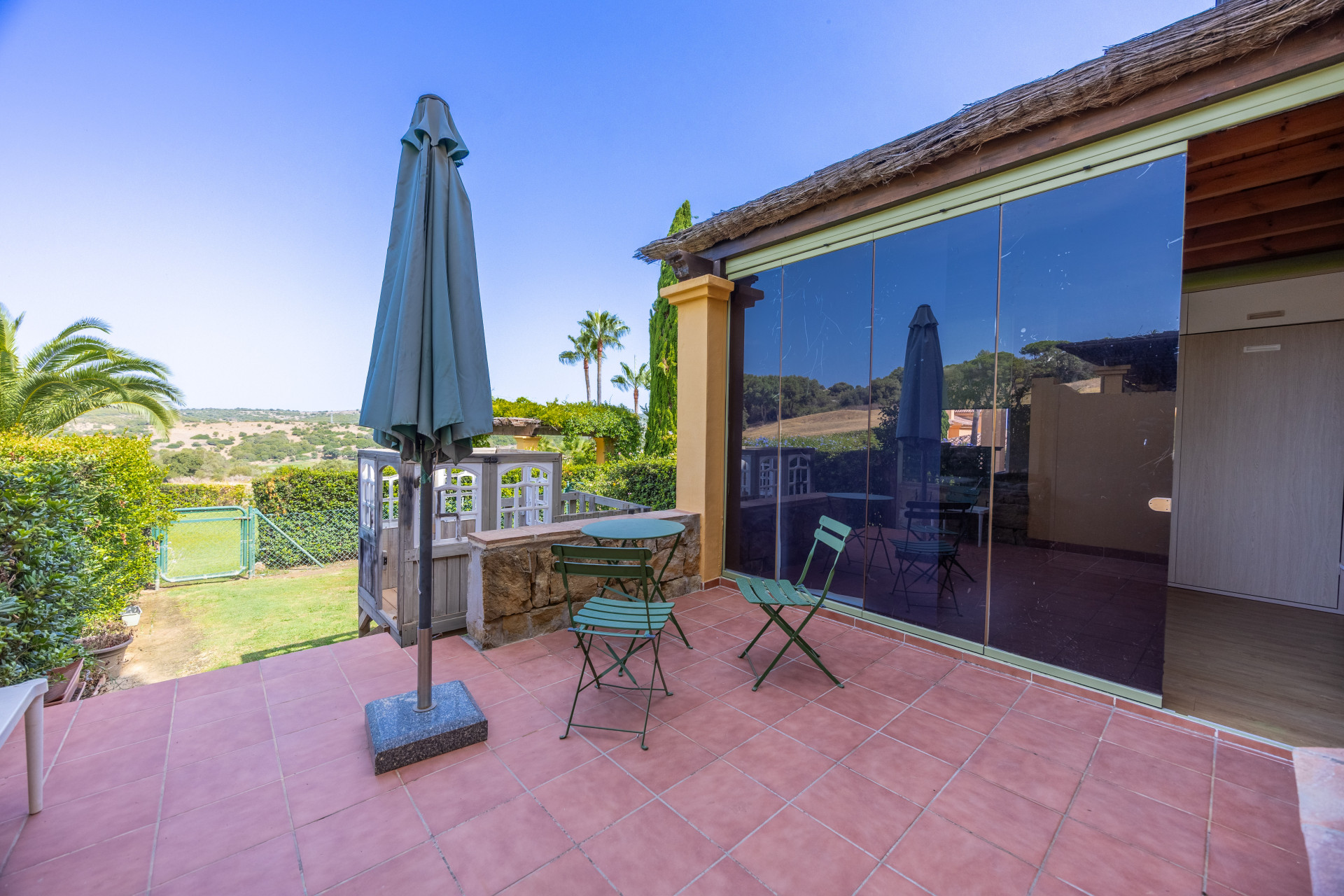 Exclusiva casa pareada de 4 habitaciones en primera línea de golf en Sotogrande – con jardín privado