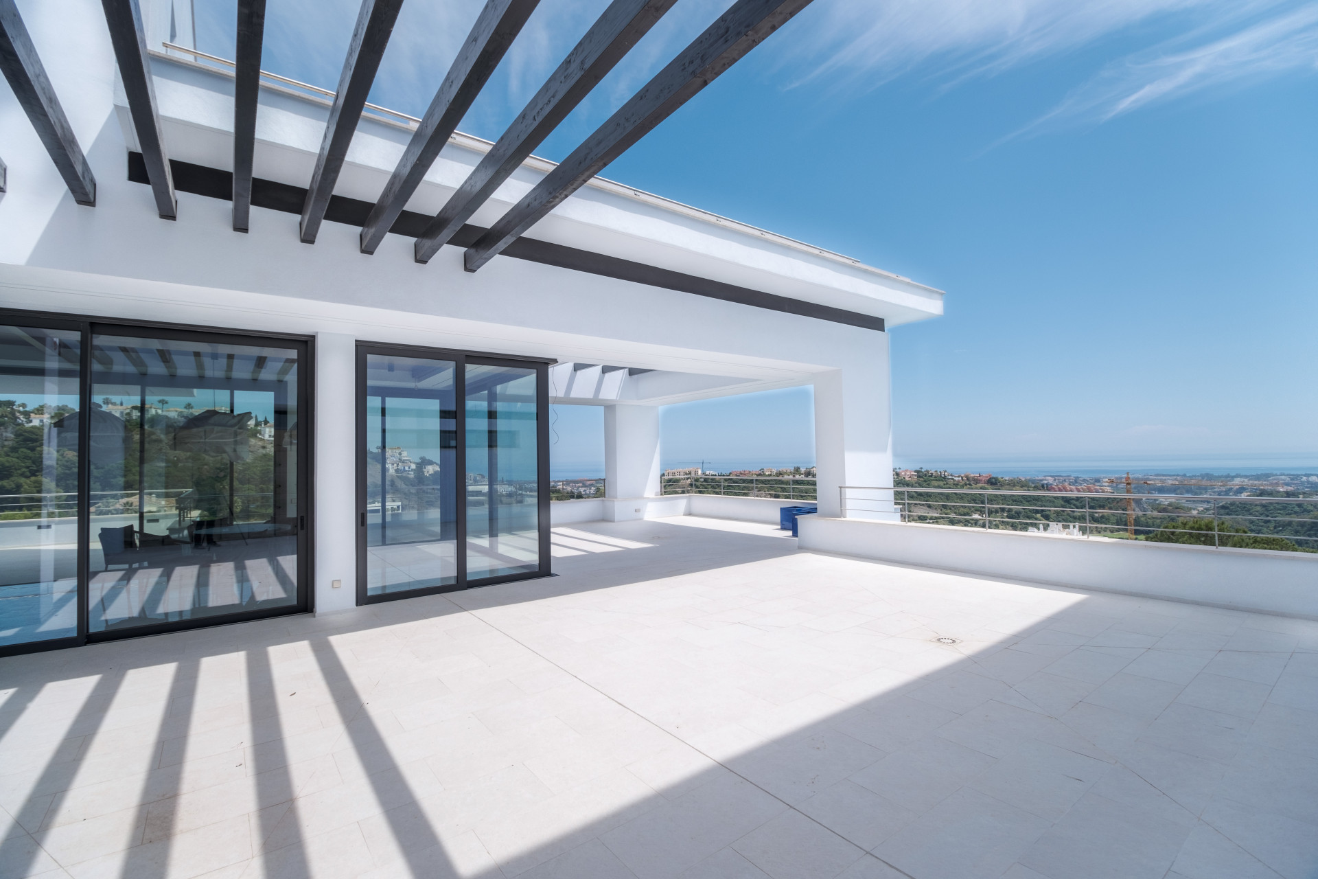 Ultra-modern luxury villa with panoramic sea and mountain views in Benahavis