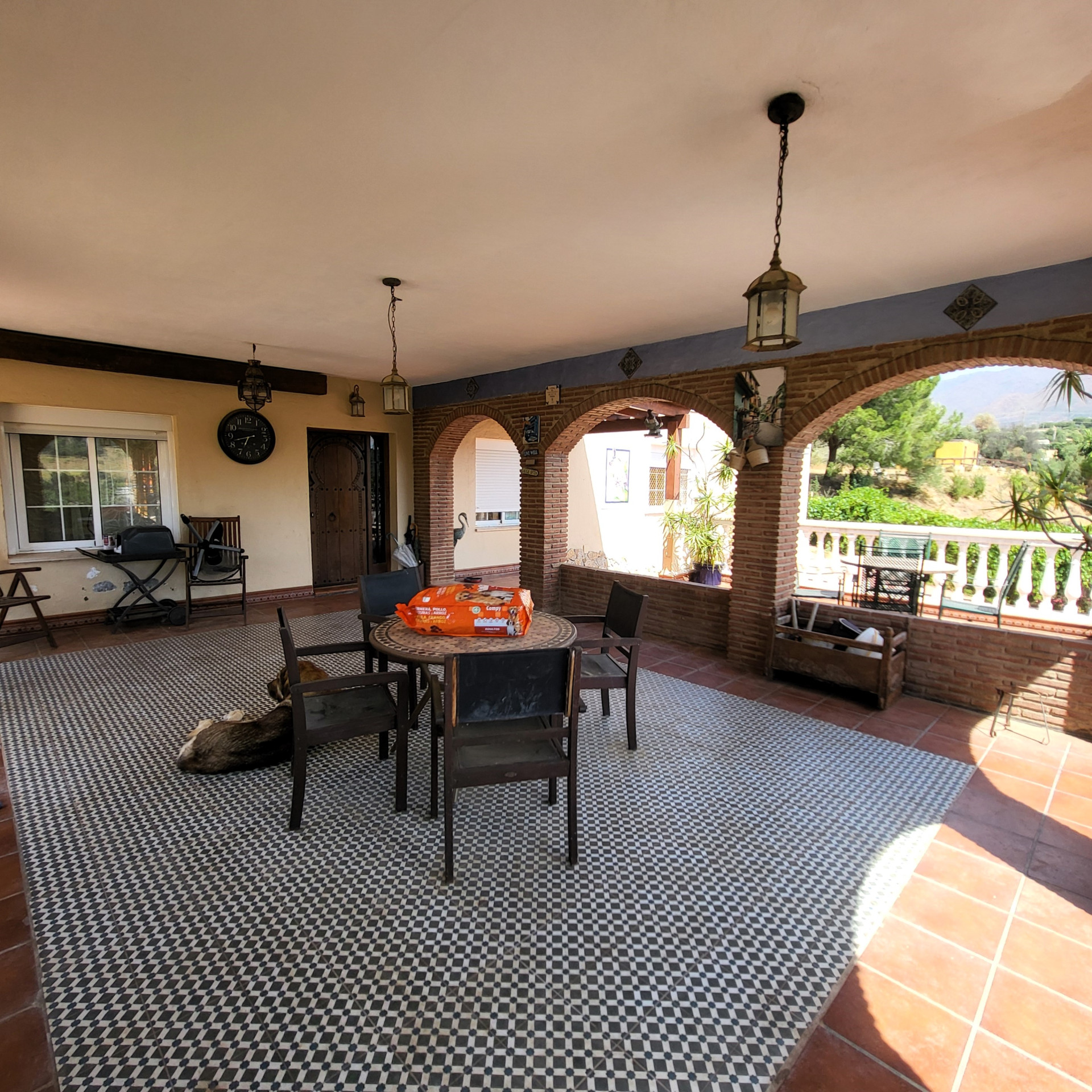 Villa with two separate flats, a large plot and a private swimming pool in Valle Romano, Estepona West — photo 11