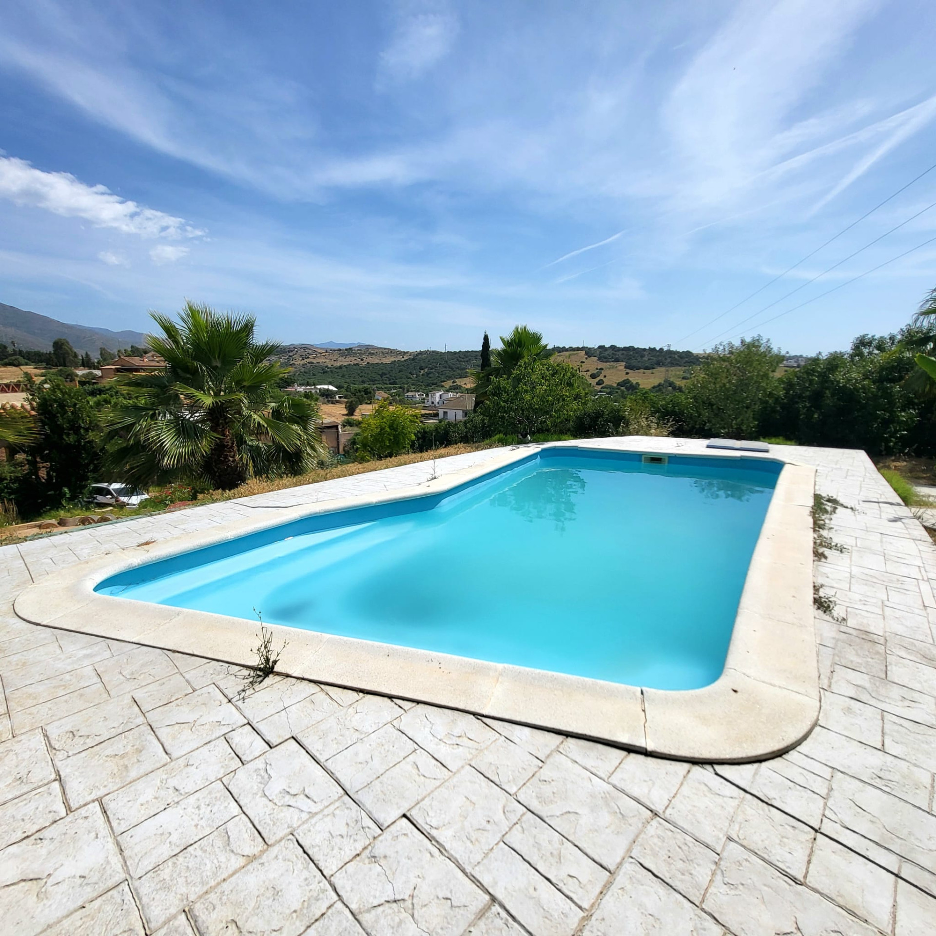 Villa with two separate flats, a large plot and a private swimming pool in Valle Romano, Estepona West — photo 5