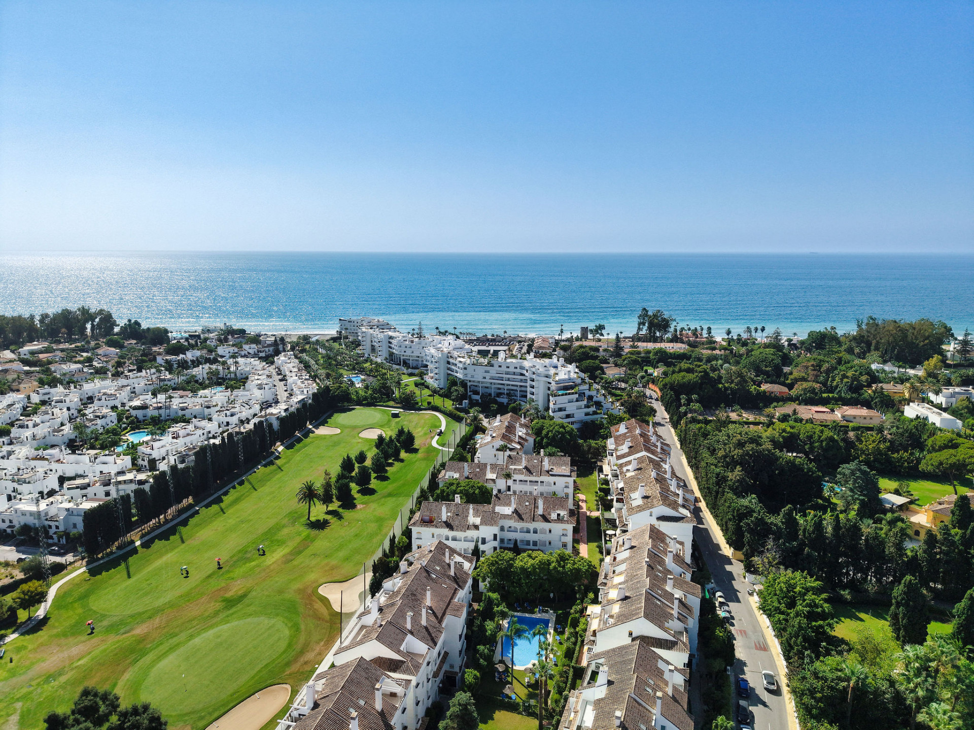 ¡Bienvenido a este hermoso apartamento en planta baja en Guadalmina Baja – ¡A pocos pasos de la playa y el golf!