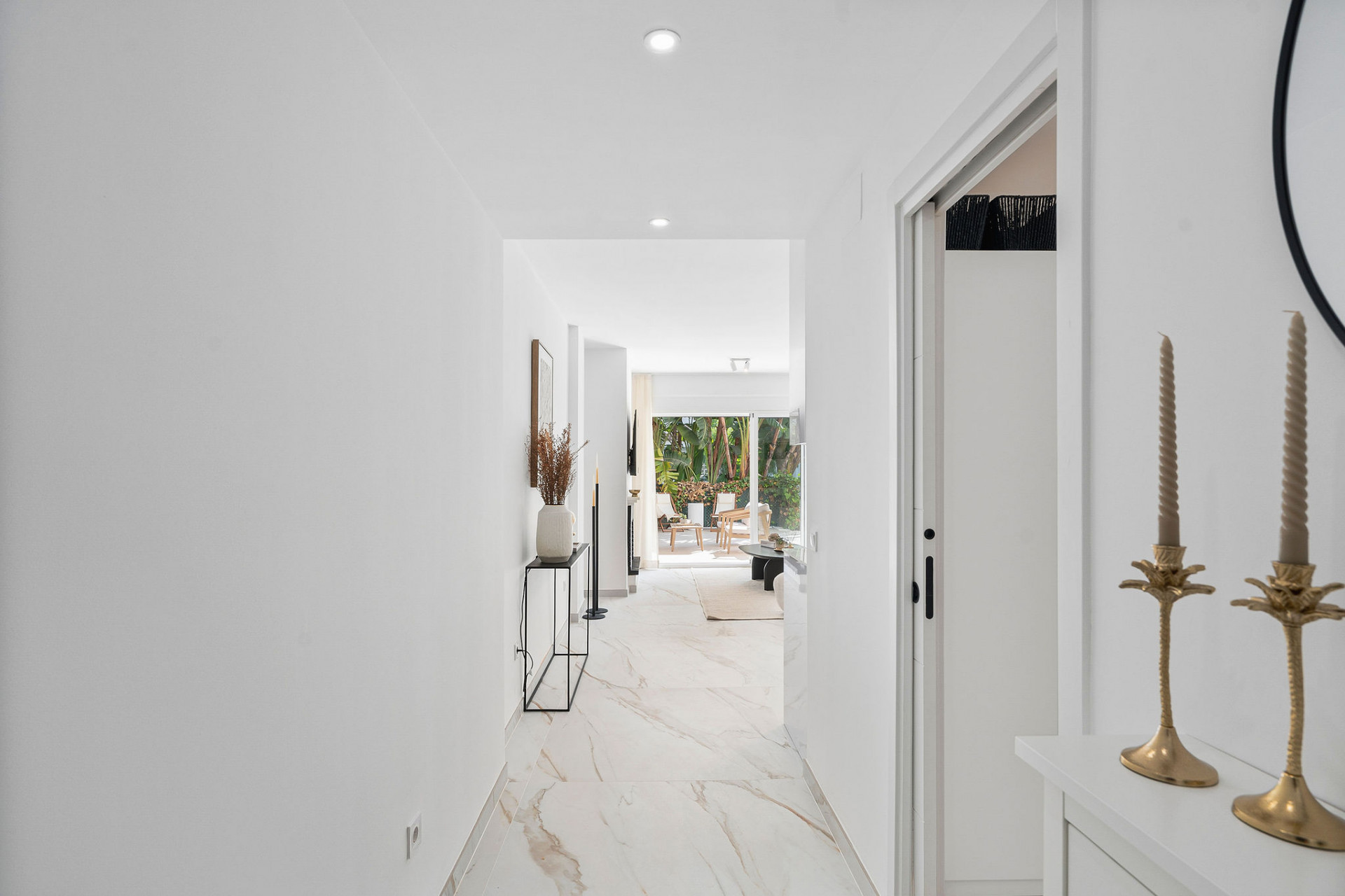 ¡Bienvenido a este hermoso apartamento en planta baja en Guadalmina Baja – ¡A pocos pasos de la playa y el golf!