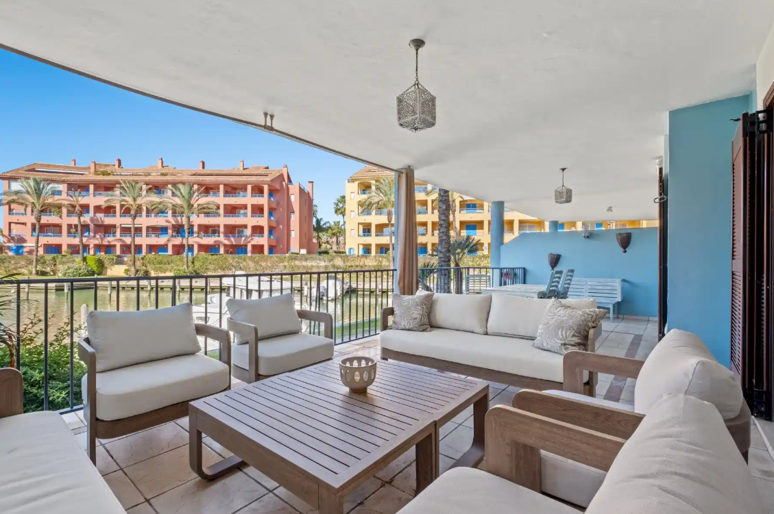 4 Schlafzimmer Wohnung zu verkaufen Marina de Sotogrande | Henger Immobilien