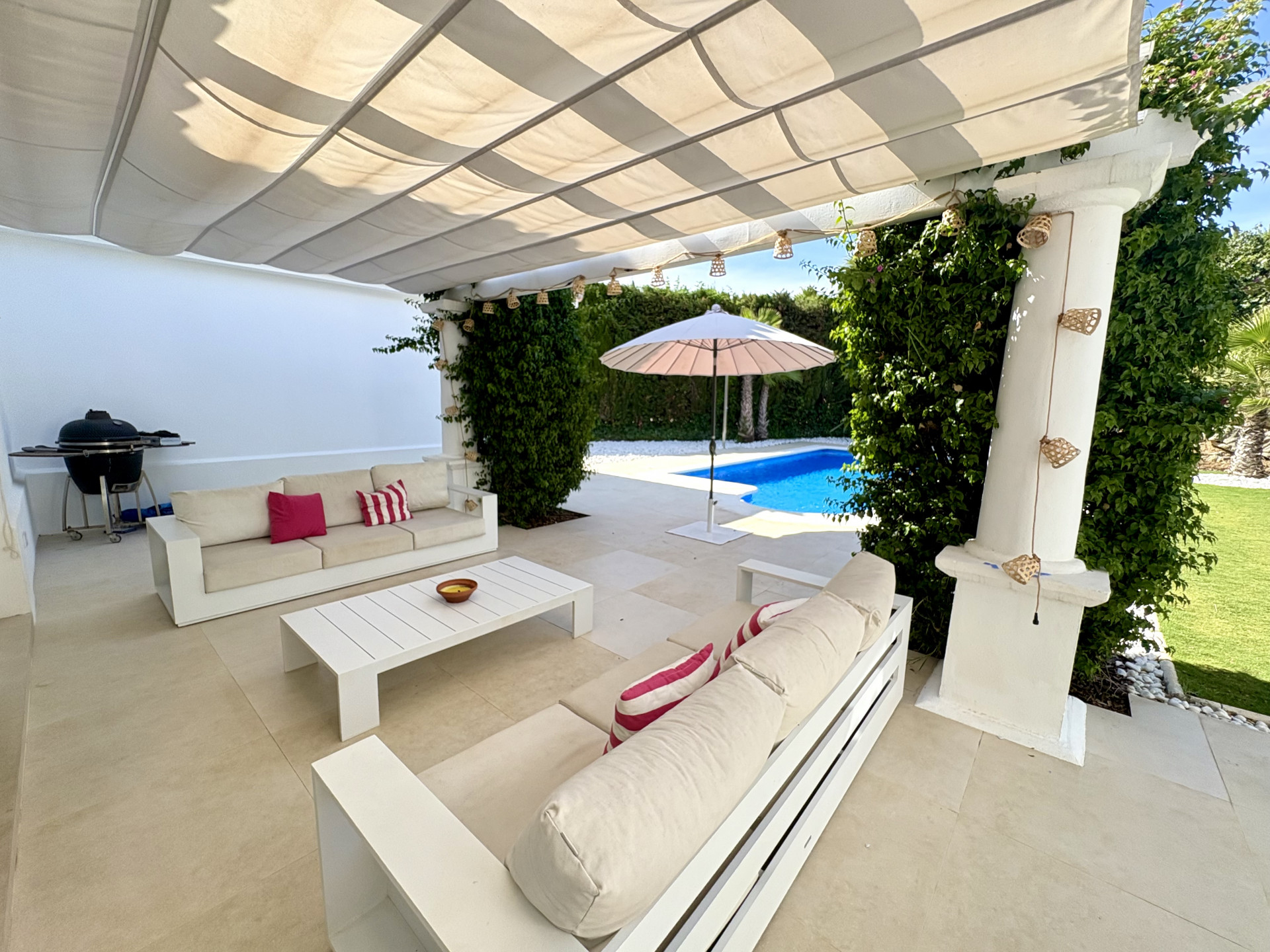 Villa Renovada en Venta en la Codiciada Zona B de Sotogrande Costa