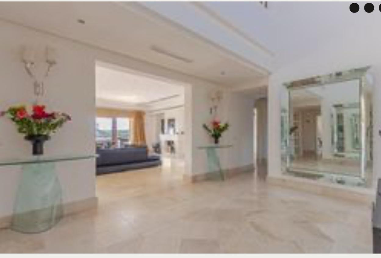 Amplio ático de cuatro dormitorios en venta en la urbanización Valgrande, Sotogrande