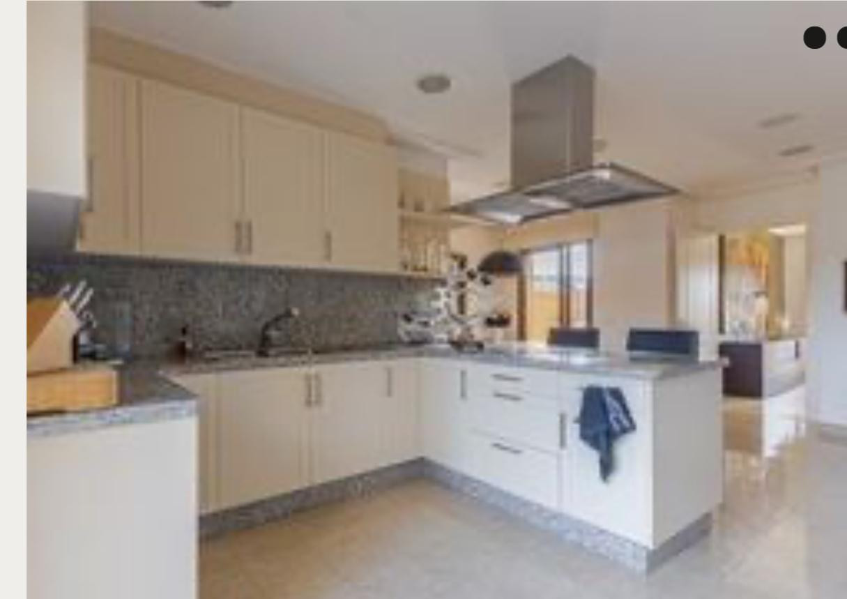 Amplio ático de cuatro dormitorios en venta en la urbanización Valgrande, Sotogrande
