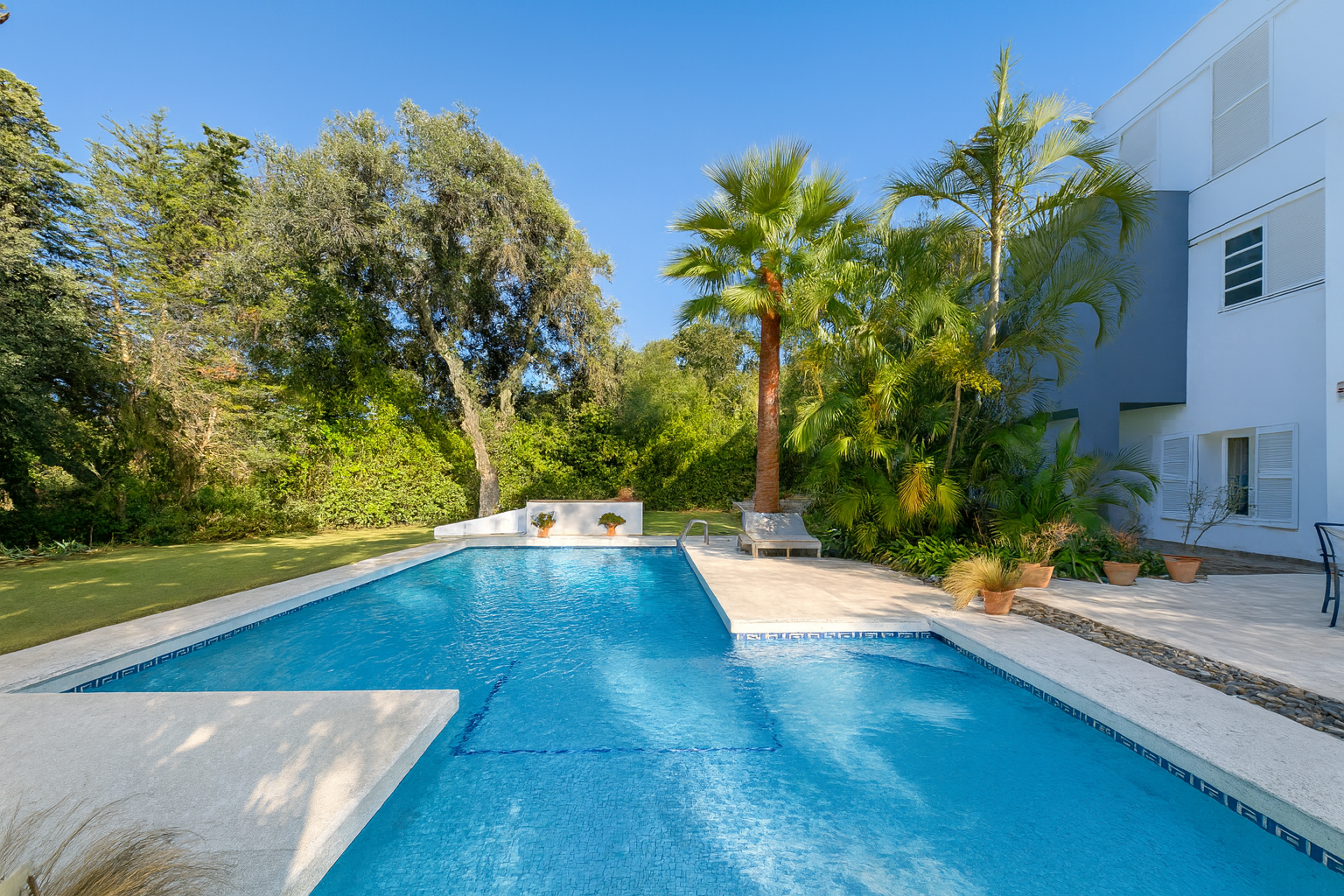 Elegante Villa mit privatem Garten und Pool in Sotogrande Alto Central