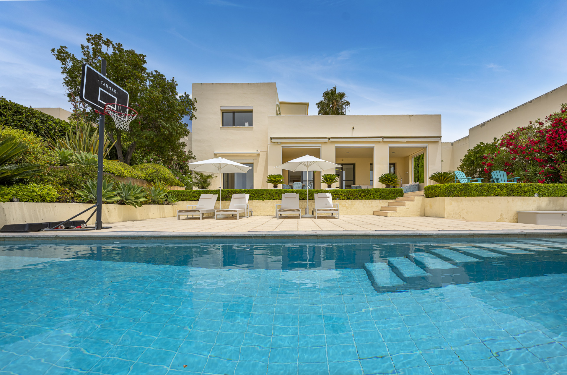 EXCEPTIONAL CONTEMPORARY VILLA WITH GUEST HOUSE IN LAS CIMAS I, SOTOGRANDE ALTO