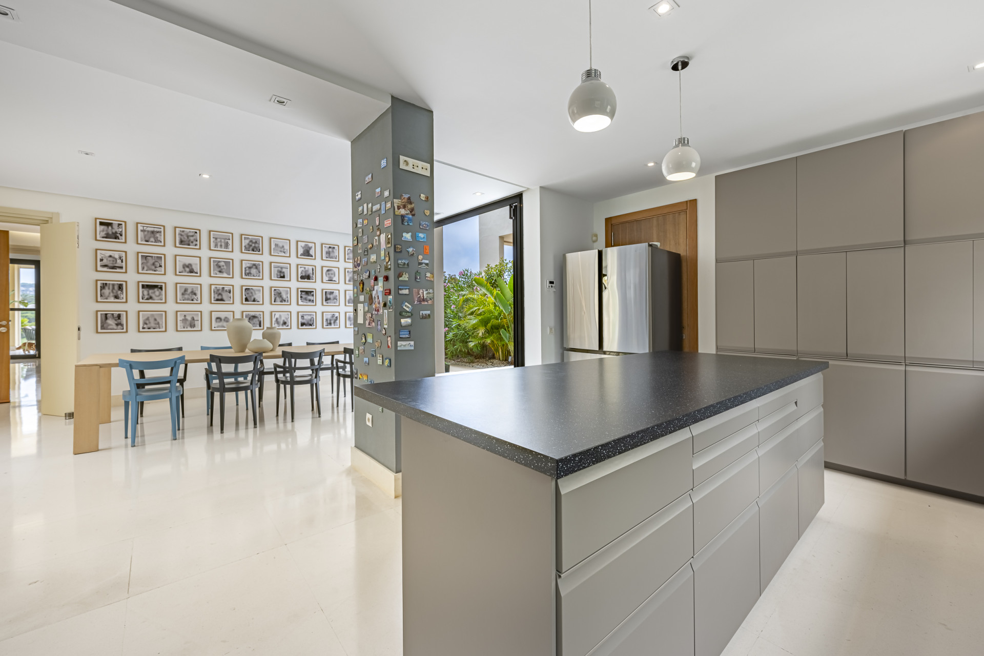 EXCEPTIONAL CONTEMPORARY VILLA WITH GUEST HOUSE IN LAS CIMAS I, SOTOGRANDE ALTO — photo 11