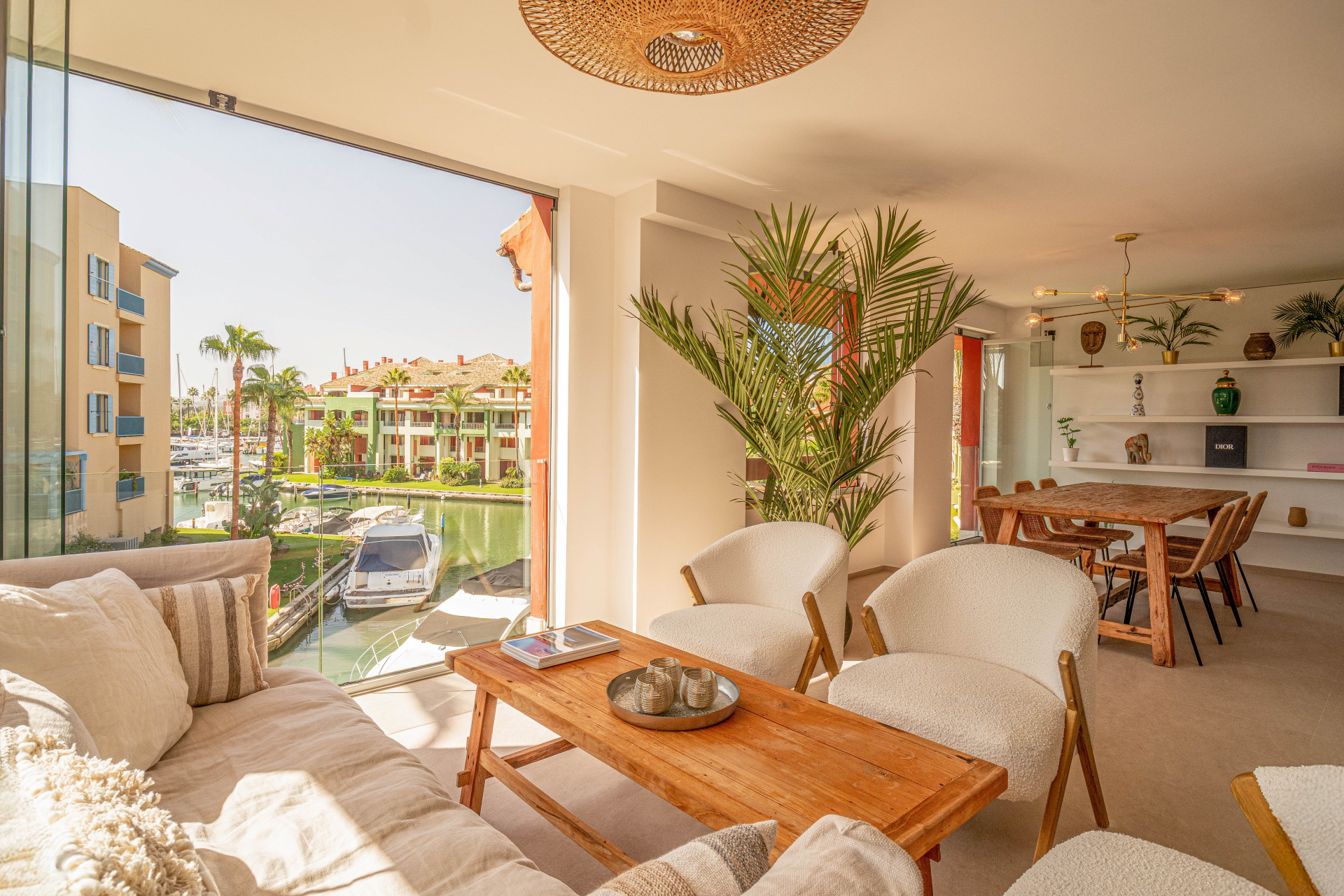 Luxuriös renovierte Wohnung in Ribera de la Romana im Yachthafen von Sotogrande