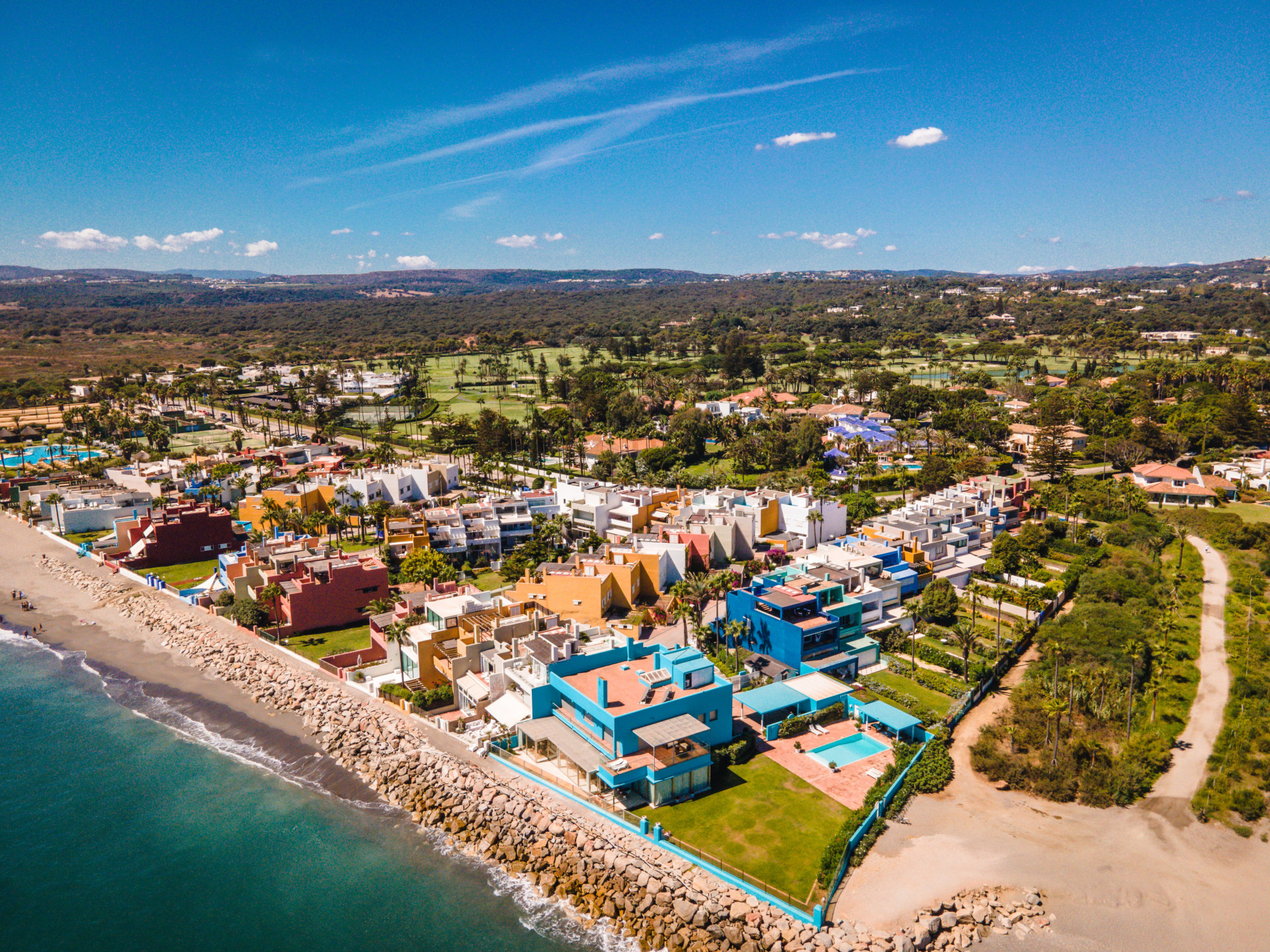 Exclusiva casa adosada en primera línea de playa en Los Lacasitos, Sotogrande