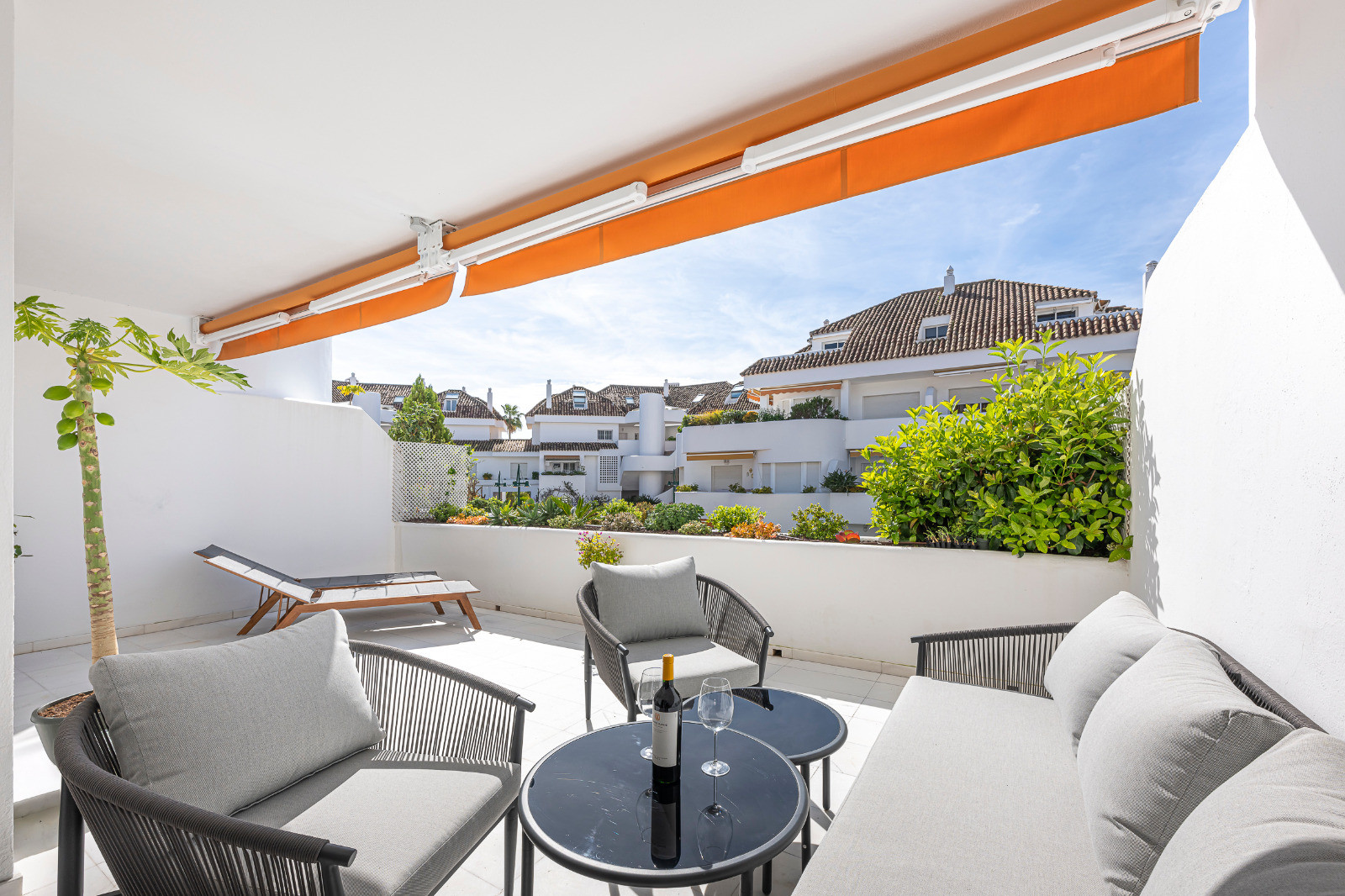1 Bedroom Apartment for sale Las Lomas del Marbella Club | Henger Real Estate