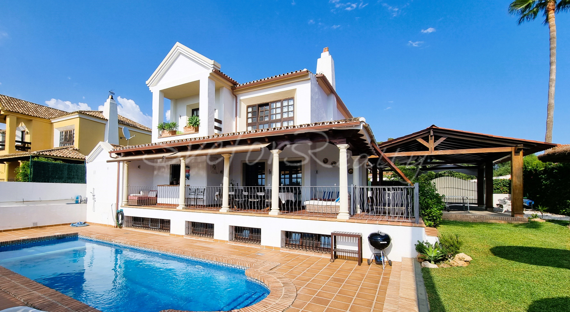 Villa for sale in San Pedro de Alcántara, Costa del Sol