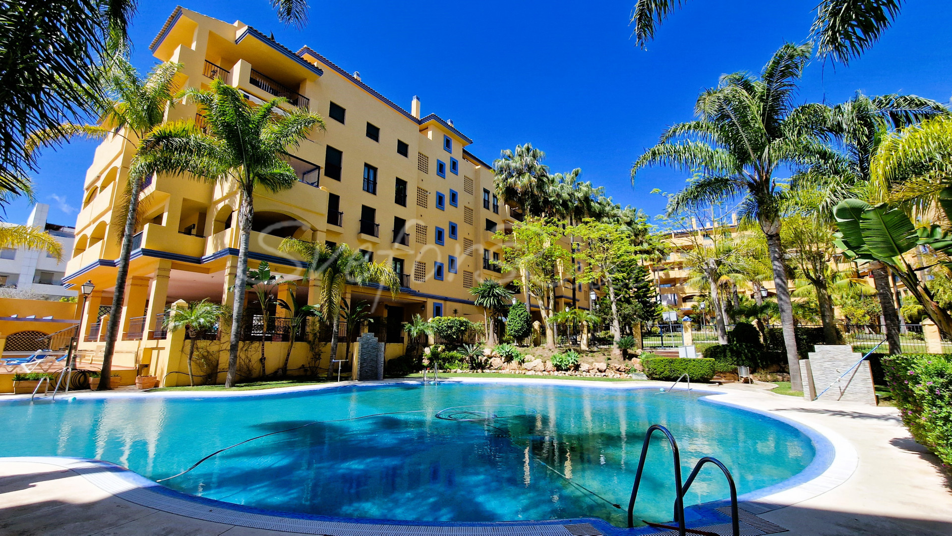 Apartment for sale in San Pedro de Alcántara, Costa del Sol