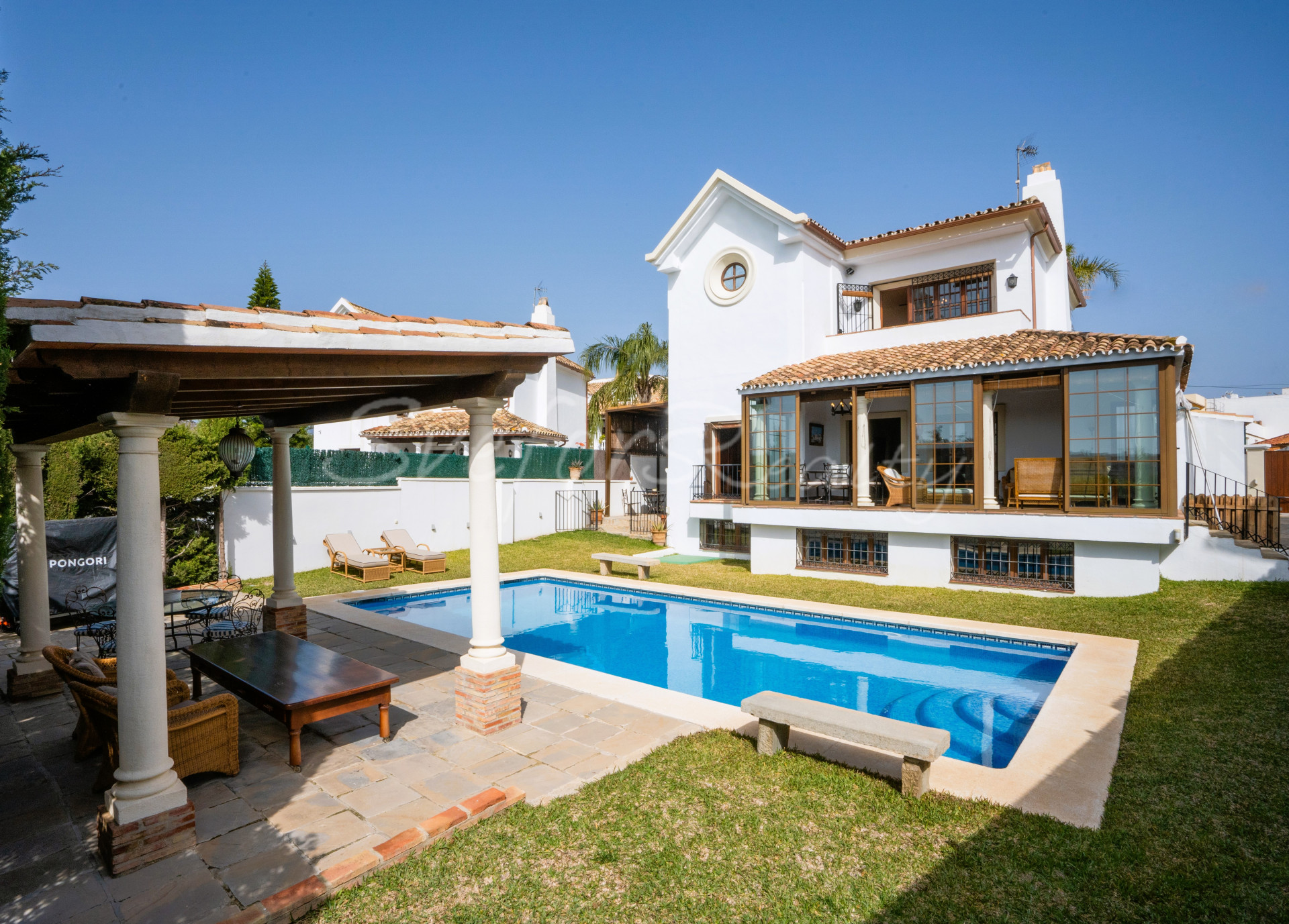 Villa for sale in San Pedro de Alcántara, Costa del Sol