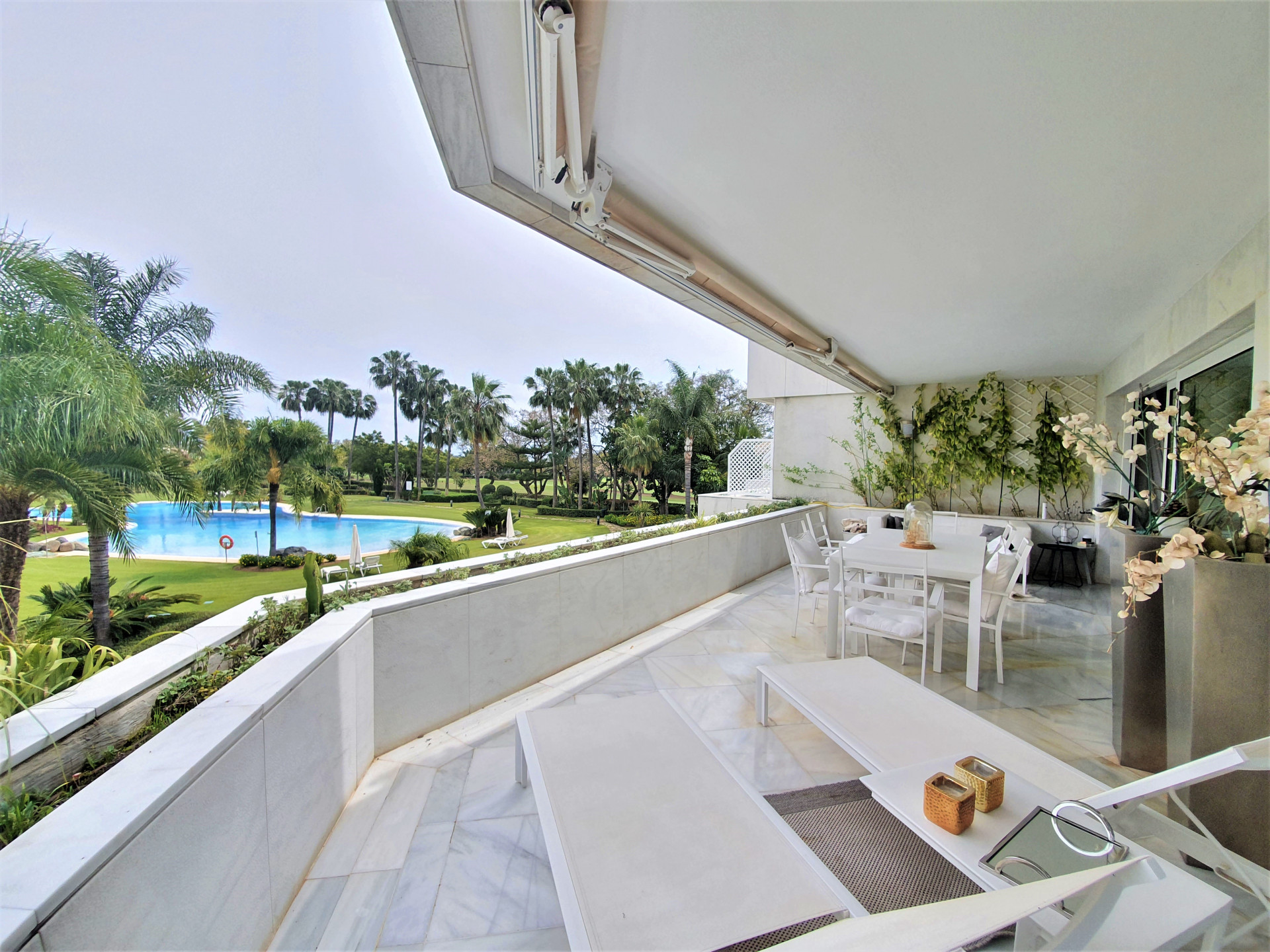 Apartment for sale in Nueva Andalucía, Costa del Sol