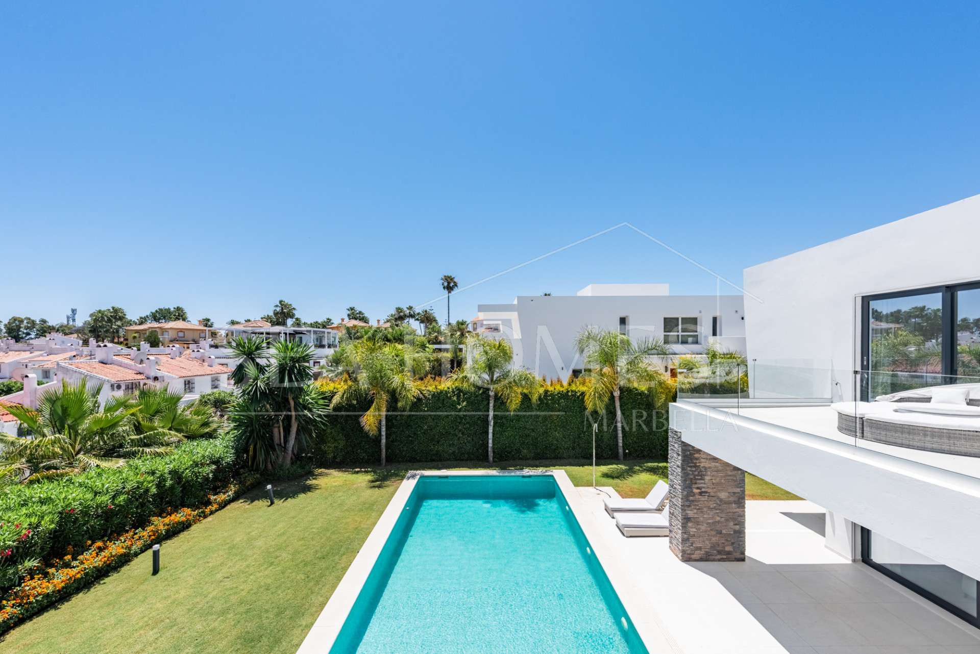 Spacious Contemporary Villa in the Heart of the Golden Triangle!