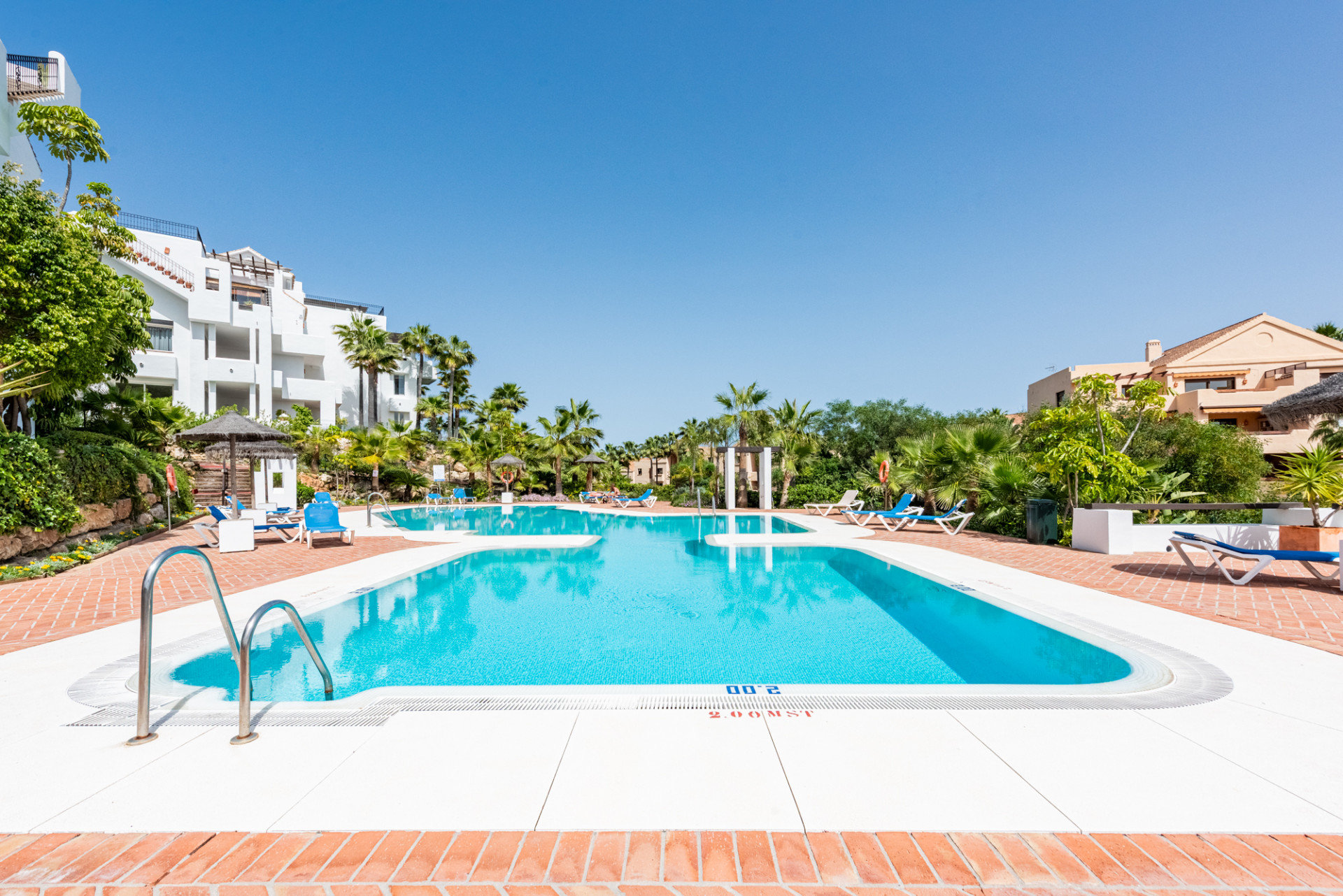 Spacious Elevated Ground Floor Apartment with Panoramic Sea Views