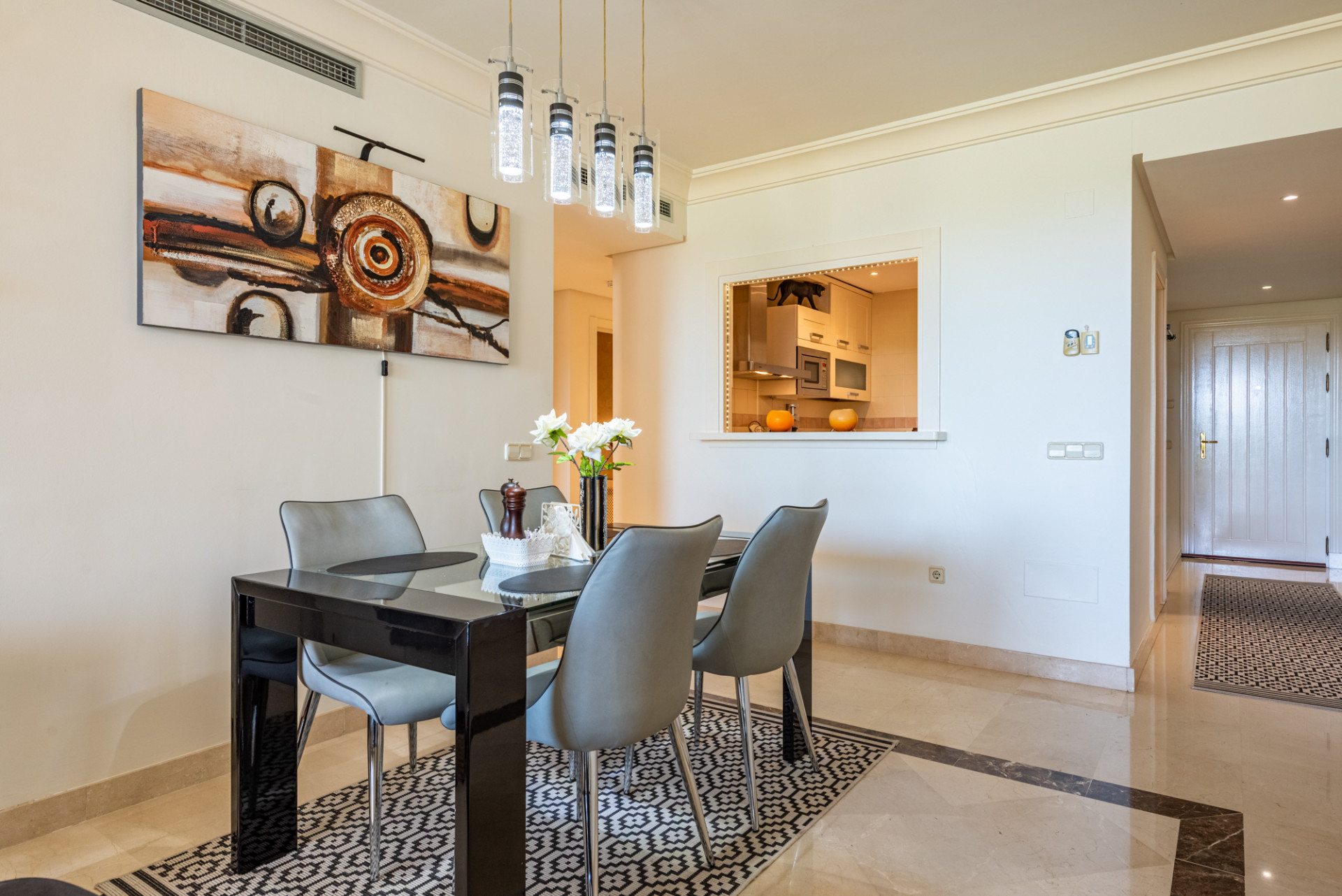 Spacious Elevated Ground Floor Apartment with Panoramic Sea Views