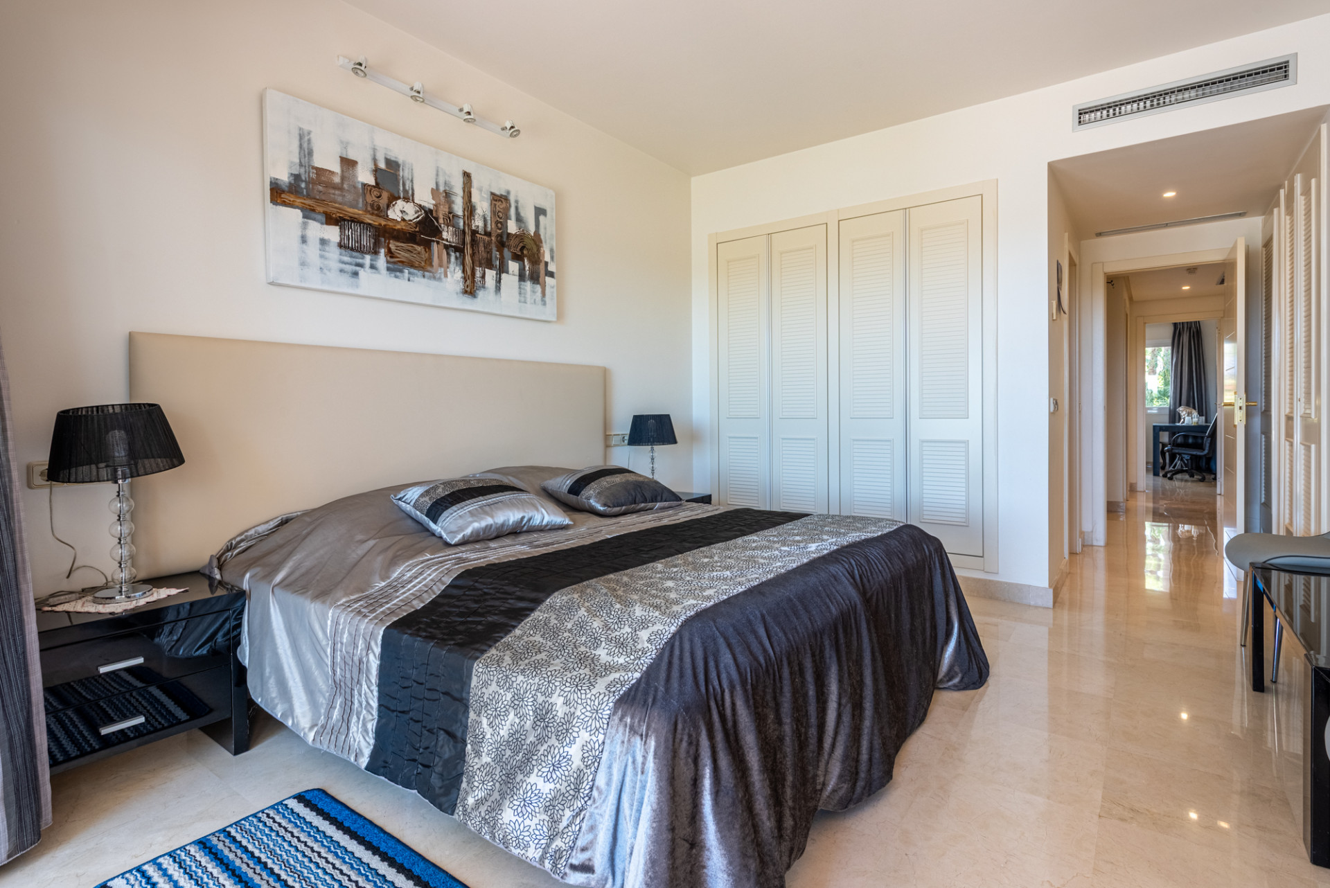 Spacious Elevated Ground Floor Apartment with Panoramic Sea Views