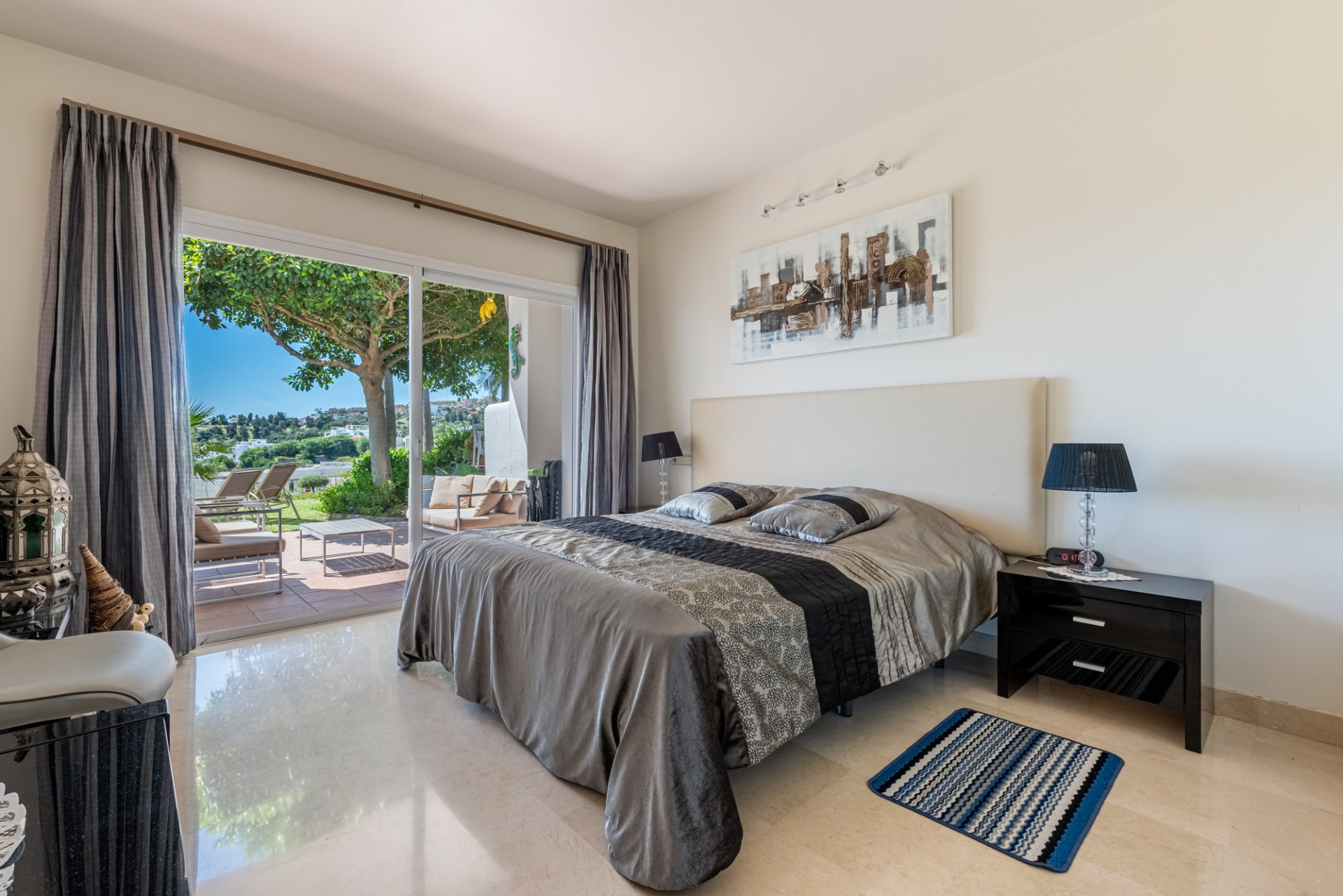 Spacious Elevated Ground Floor Apartment with Panoramic Sea Views