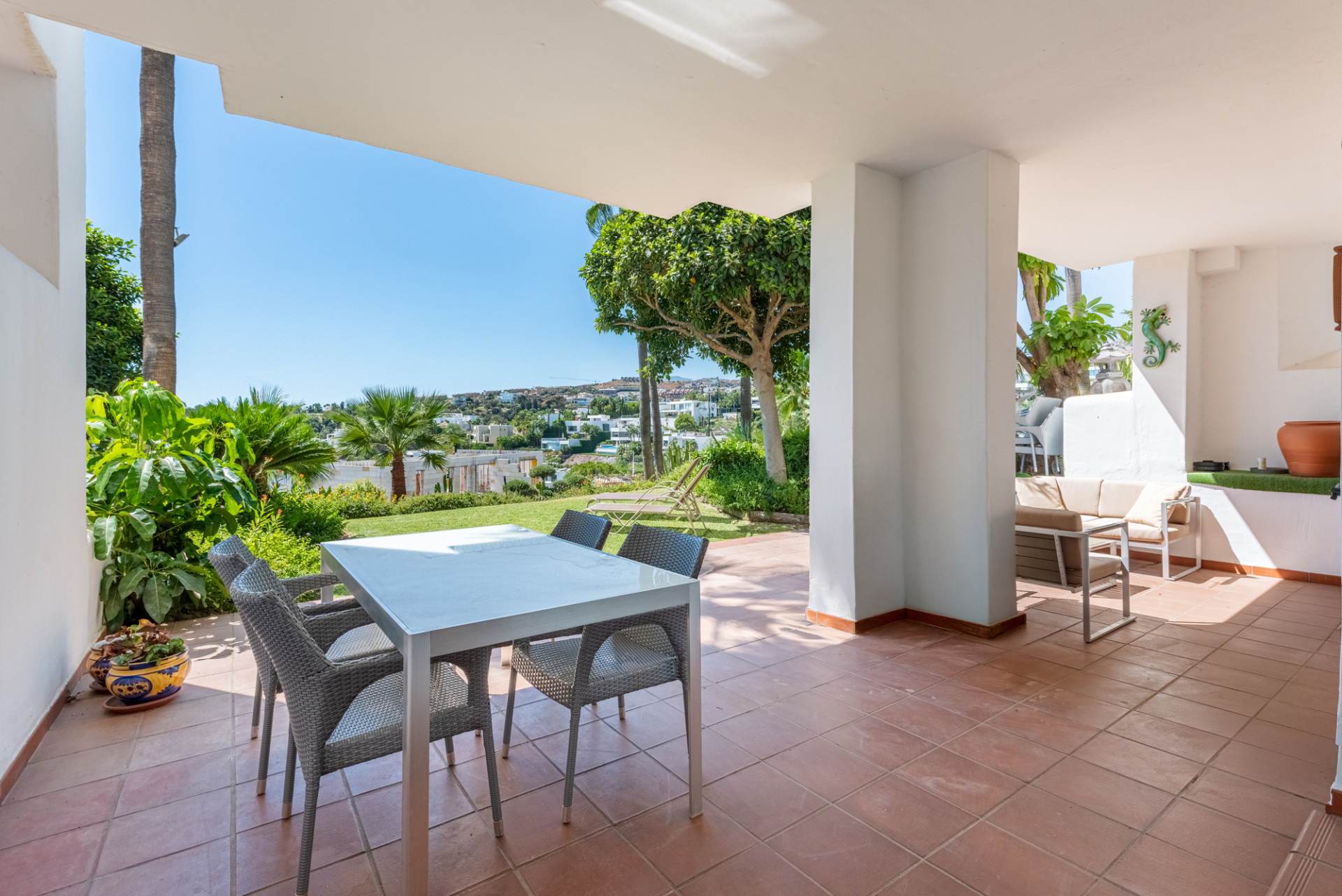 Spacious Elevated Ground Floor Apartment with Panoramic Sea Views