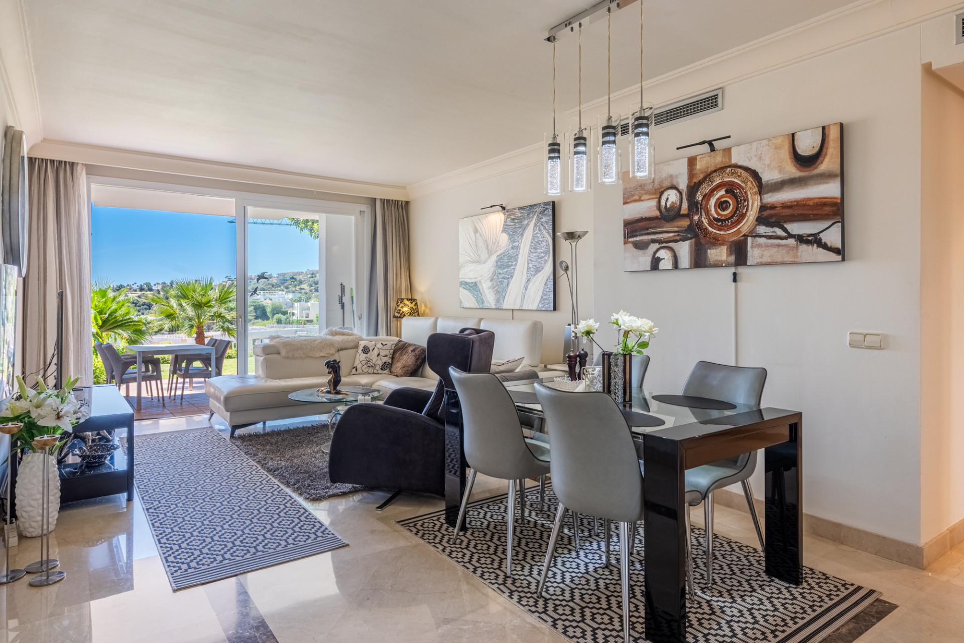 Spacious Elevated Ground Floor Apartment with Panoramic Sea Views