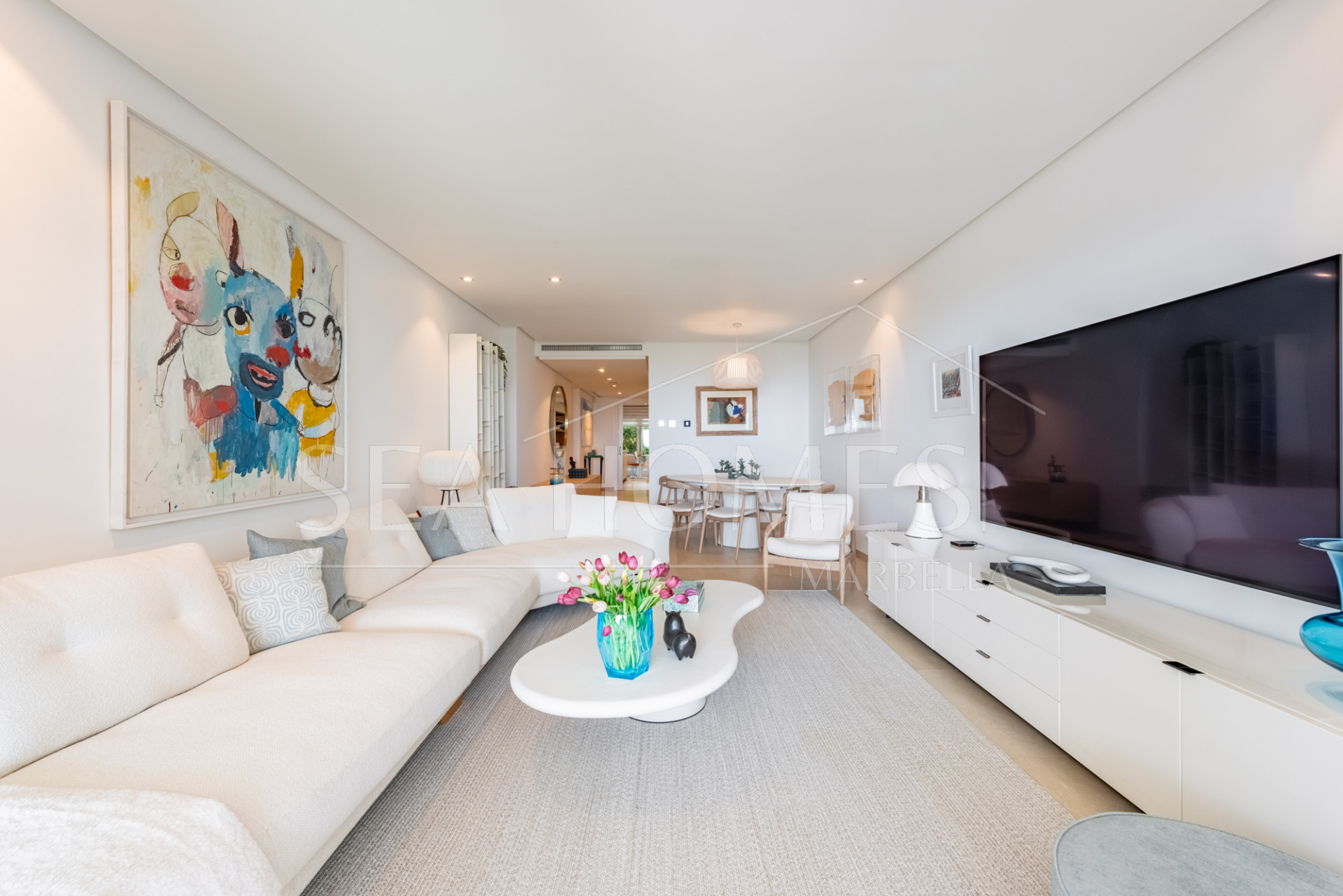 Beachfront apartment in the prestigious Doncella Beach next to Playa Cristo in Estepona!