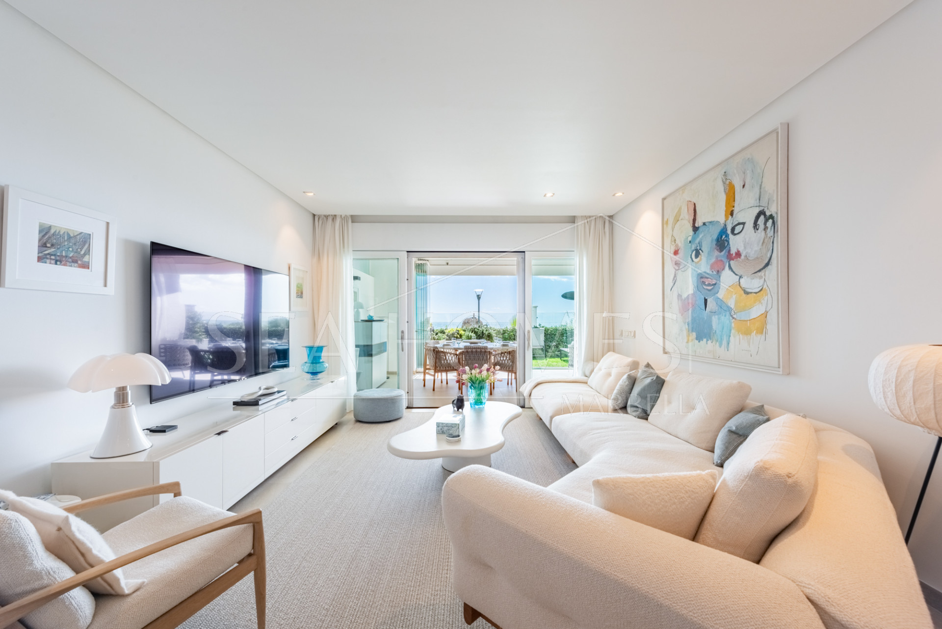 Beachfront apartment in the prestigious Doncella Beach next to Playa Cristo in Estepona!