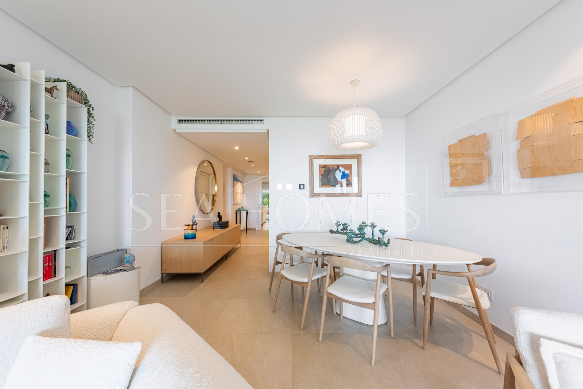 Beachfront apartment in the prestigious Doncella Beach next to Playa Cristo in Estepona!
