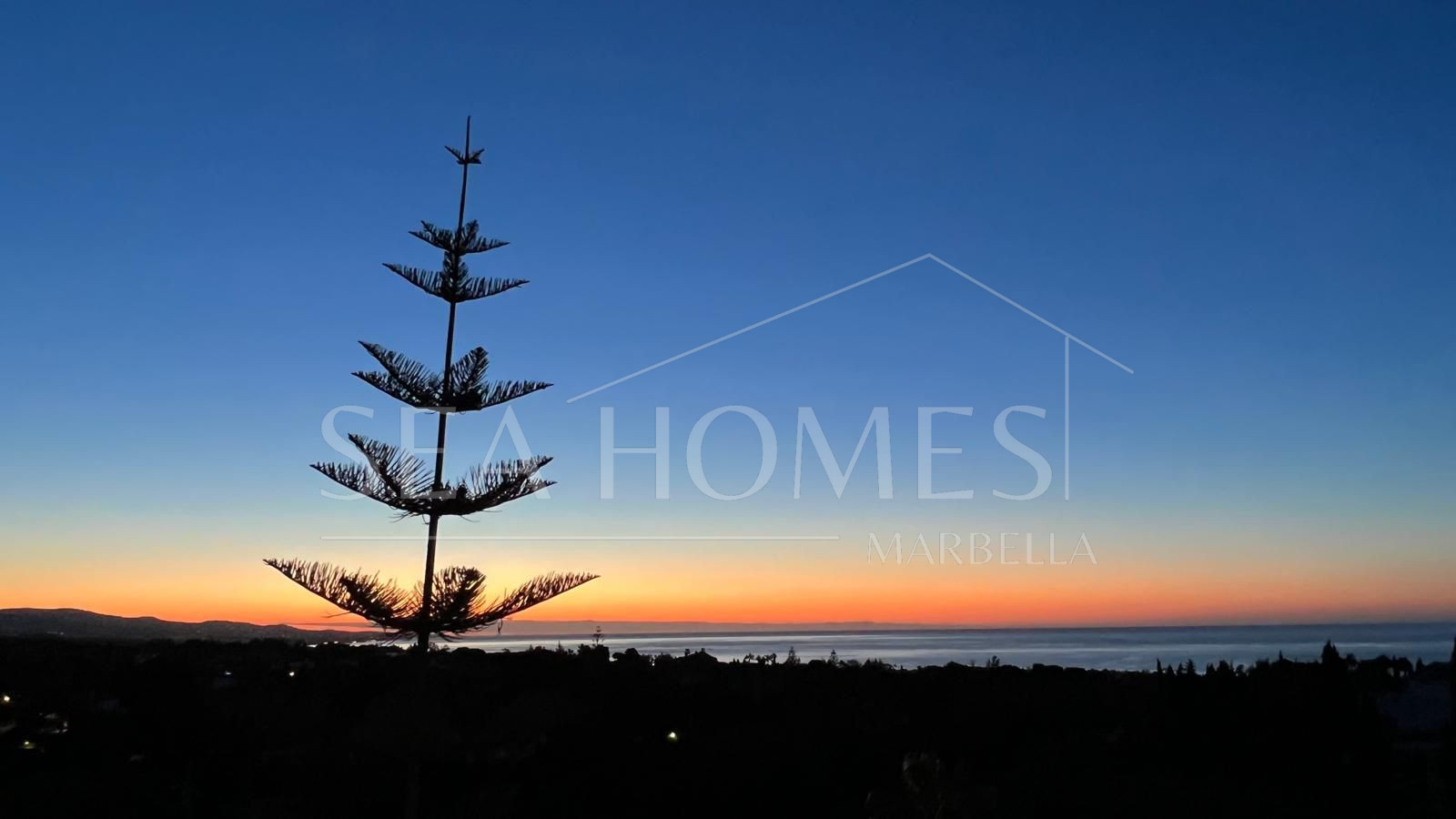 Elegant Penthouse with Breathtaking Views in Coto Real, Marbella’s Golden Mile