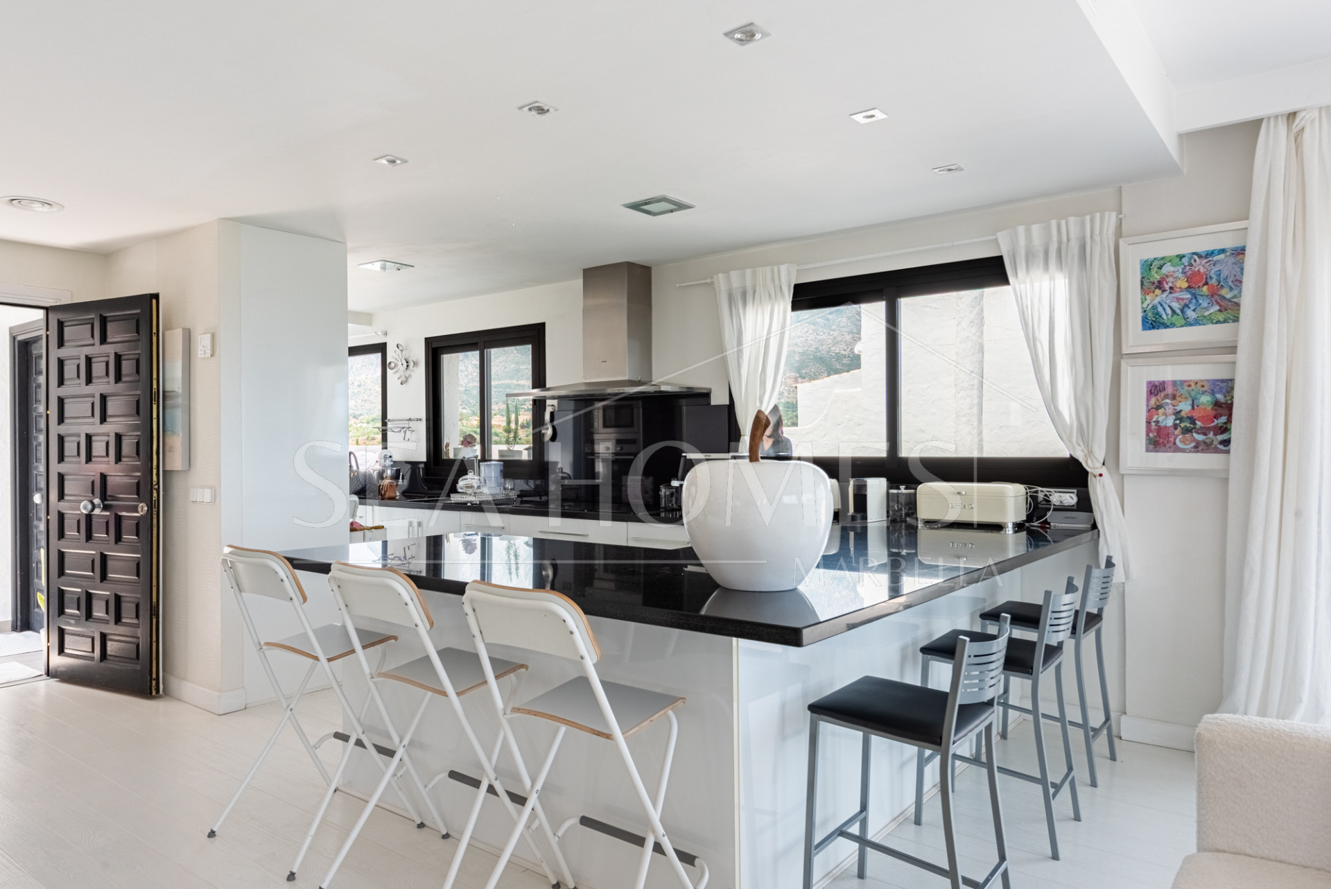 Elegant Penthouse with Breathtaking Views in Coto Real, Marbella’s Golden Mile