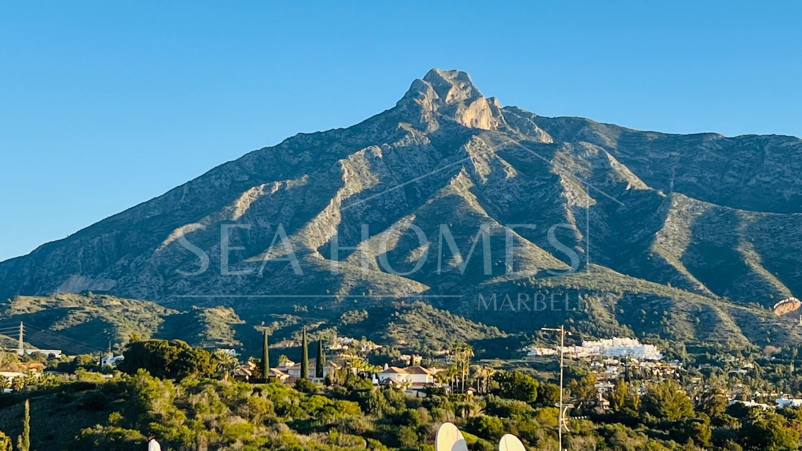 Elegant Penthouse with Breathtaking Views in Coto Real, Marbella’s Golden Mile