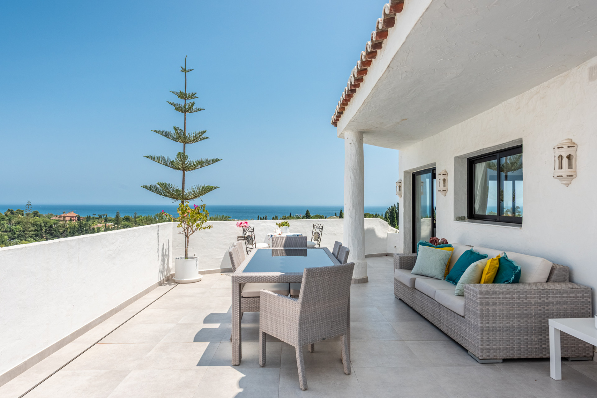 Ático elegante con vistas impresionantes en Coto Real, Milla de Oro de Marbella