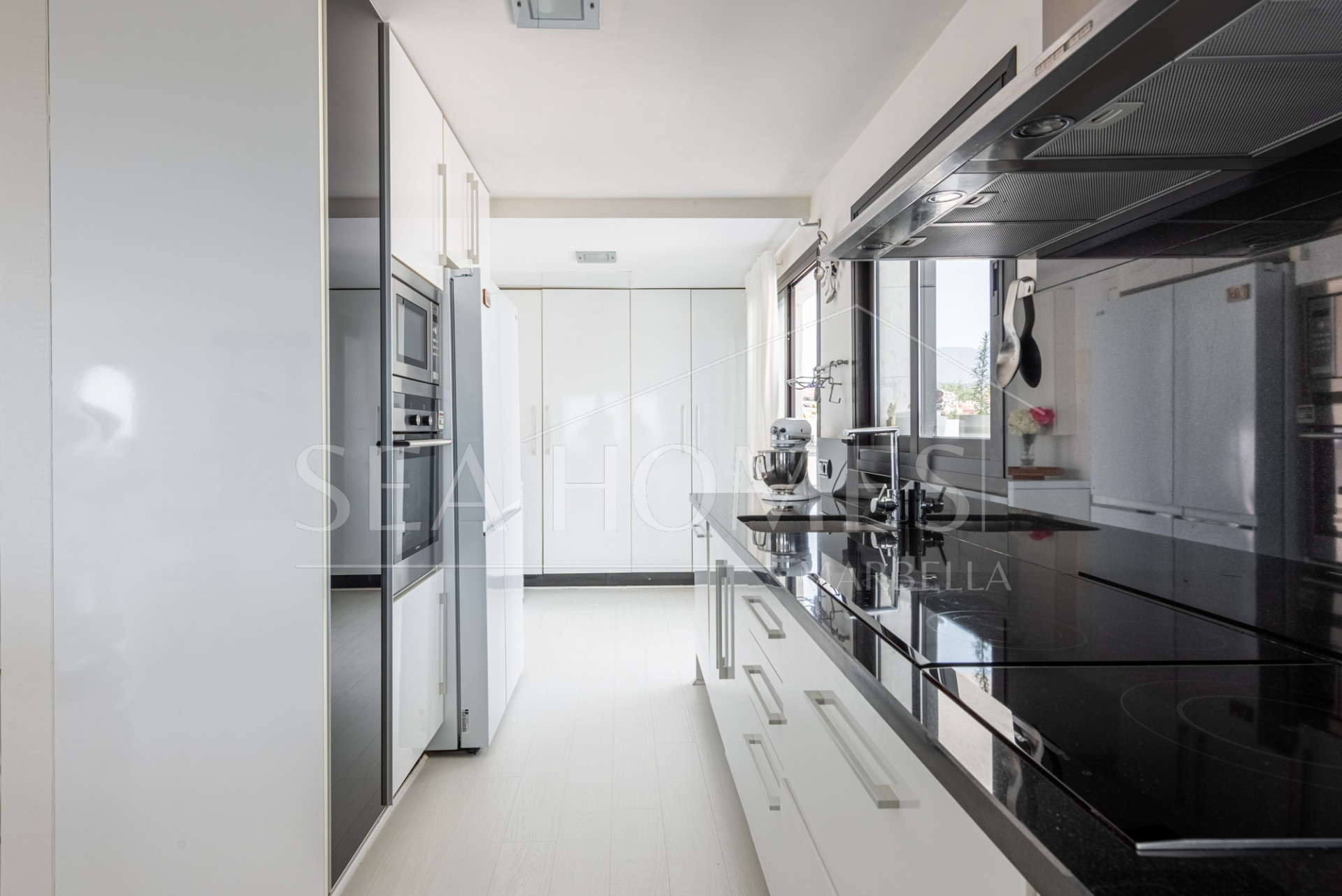 Elegant Penthouse with Breathtaking Views in Coto Real, Marbella’s Golden Mile