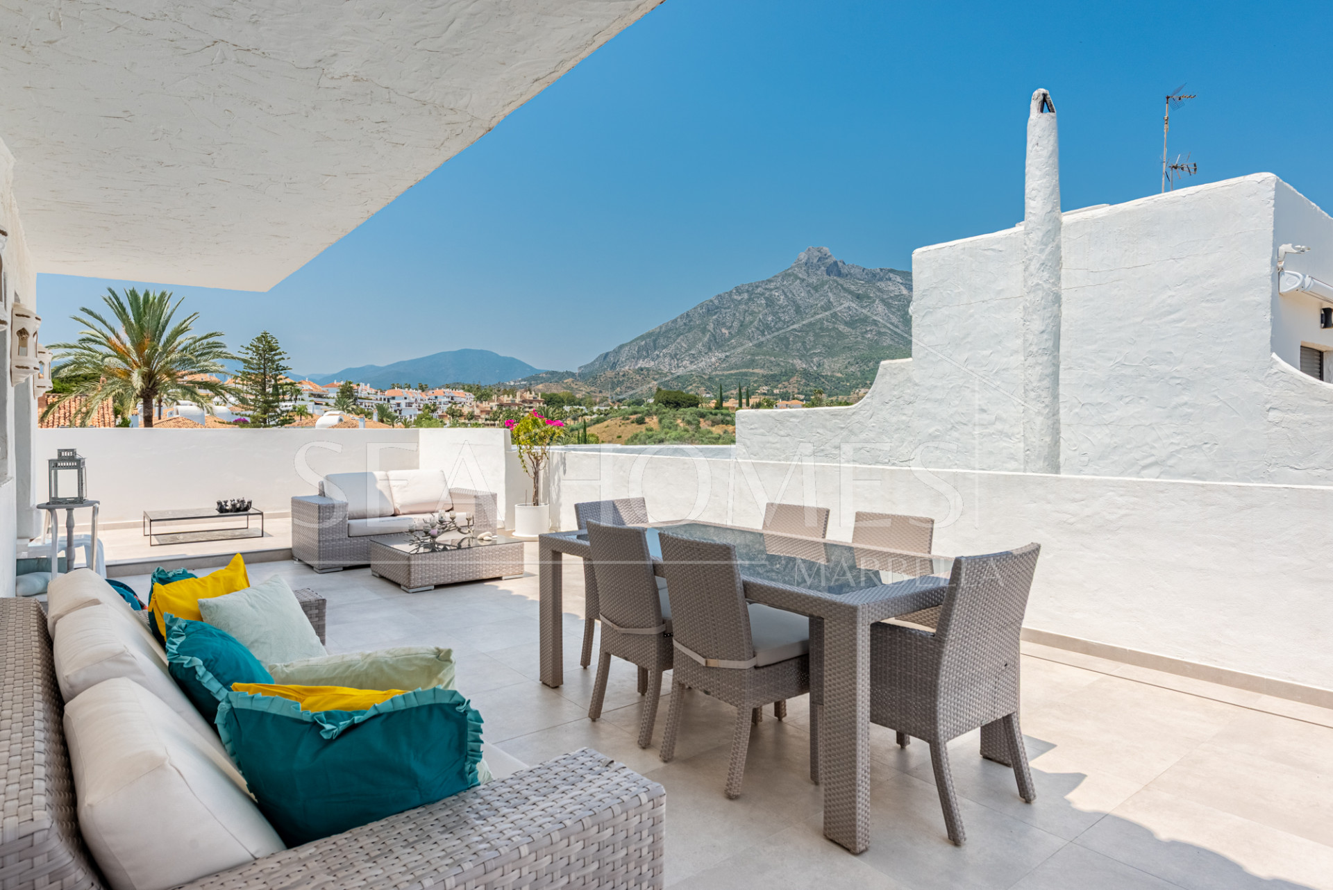 Elegant Penthouse with Breathtaking Views in Coto Real, Marbella’s Golden Mile