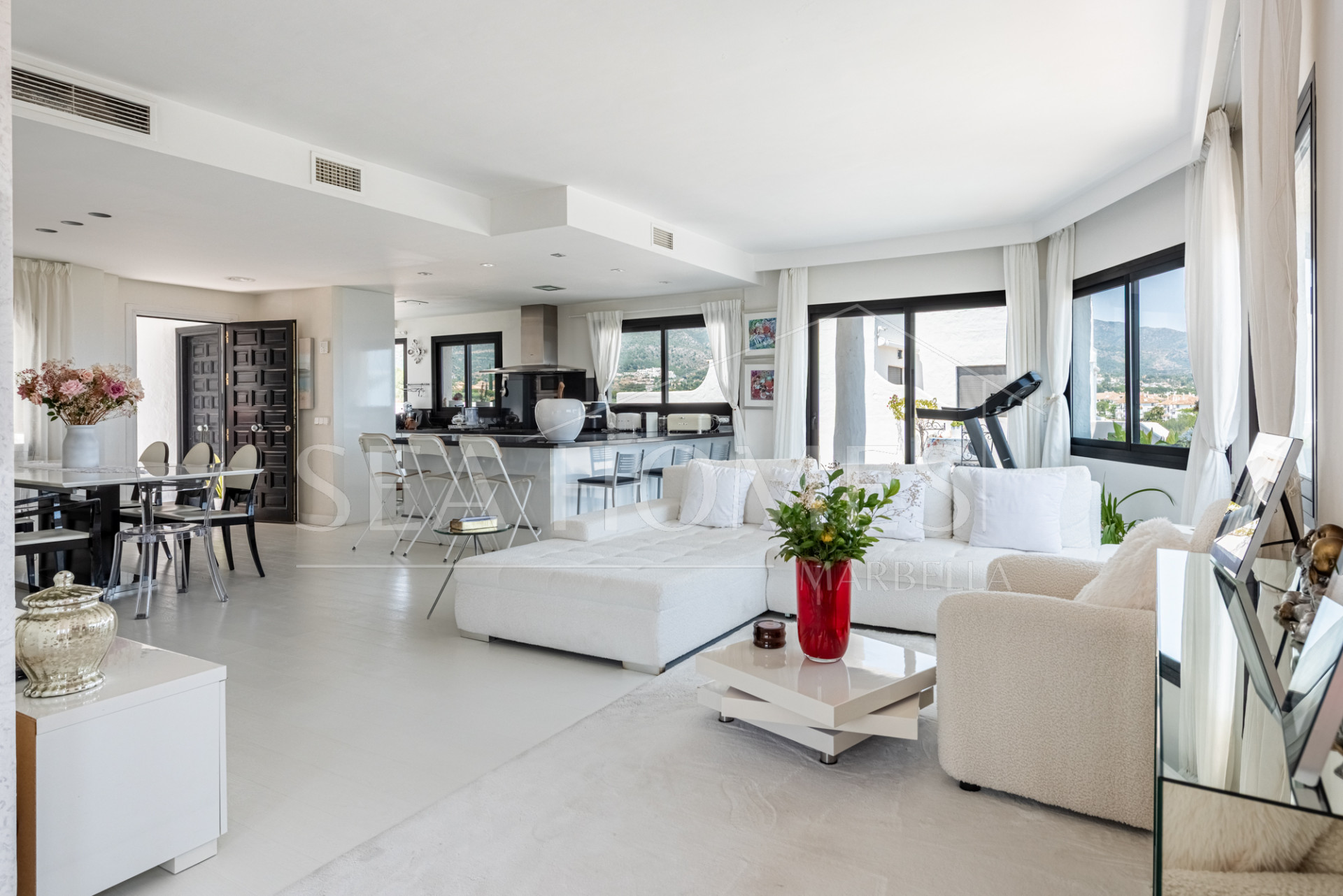 Elegant Penthouse with Breathtaking Views in Coto Real, Marbella’s Golden Mile