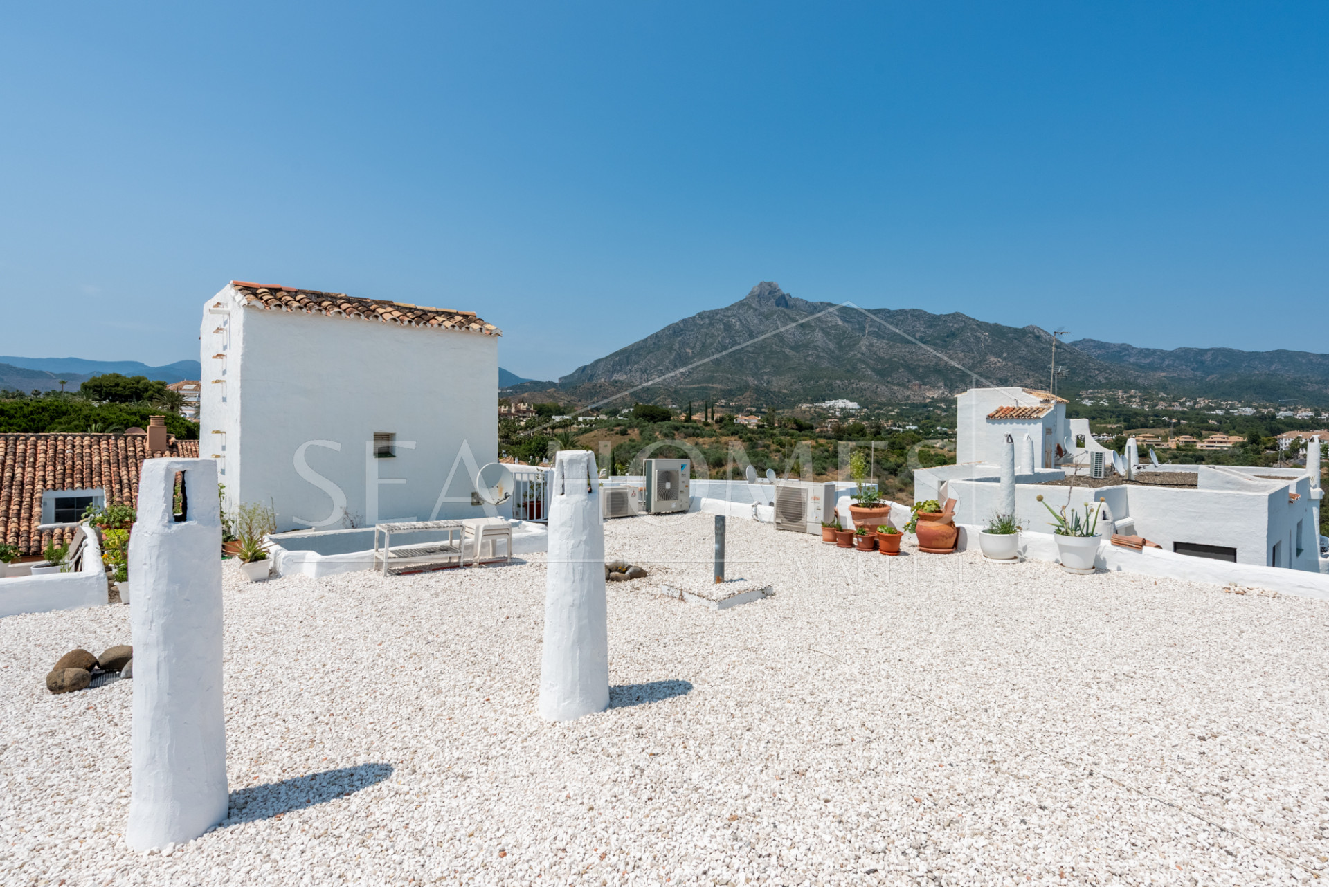 Elegant Penthouse with Breathtaking Views in Coto Real, Marbella’s Golden Mile