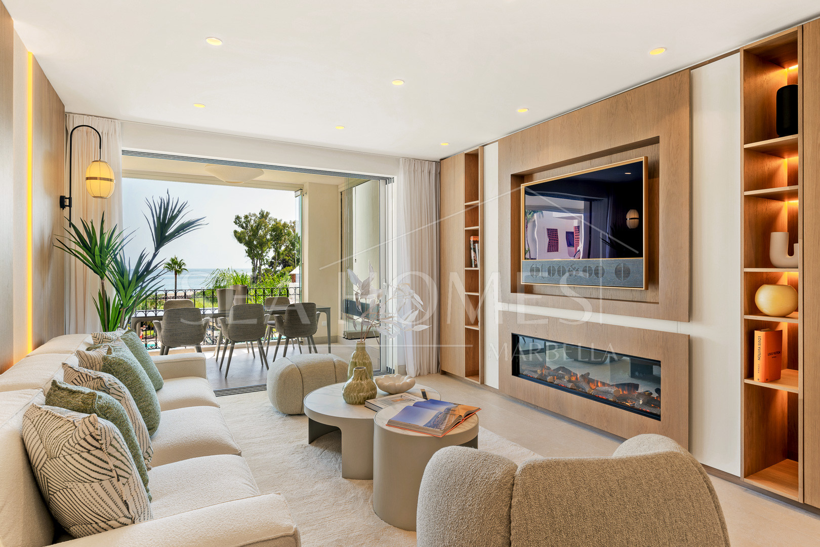 Stunning, recently renovated, apartment on the beach close to Estepona town!