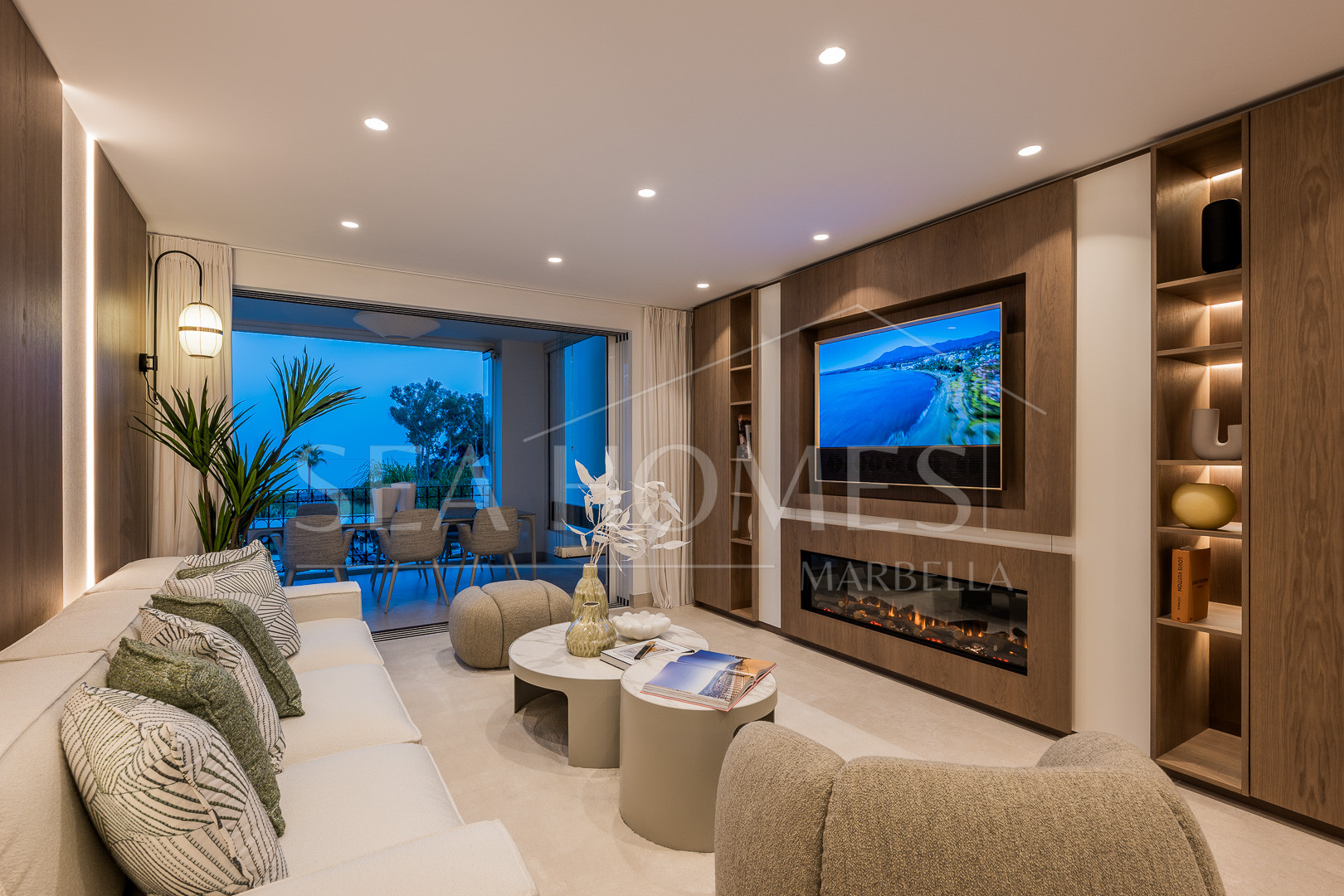 Stunning, recently renovated, apartment on the beach close to Estepona town!