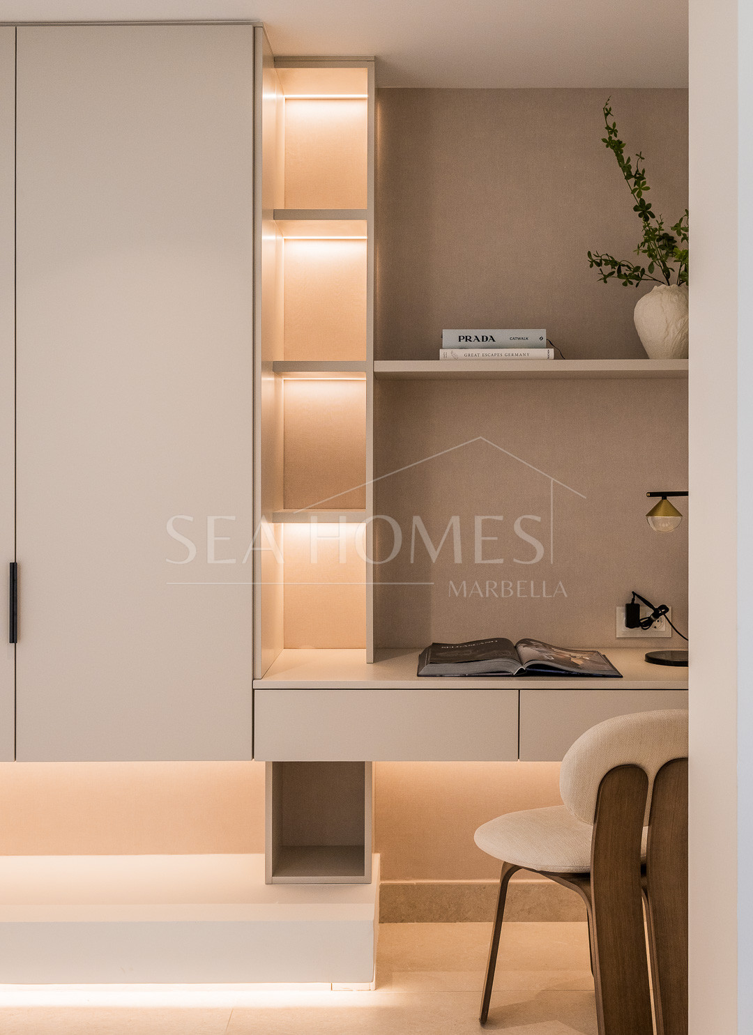 Exquisite duplex penthouse front line to the beach near Estepona town!