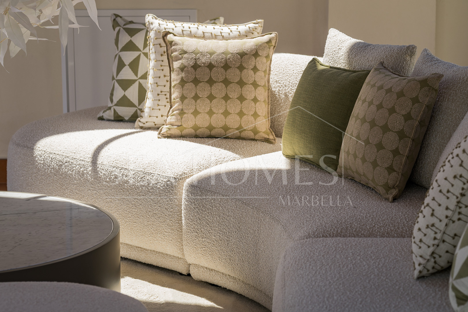 Exquisite duplex penthouse front line to the beach near Estepona town!