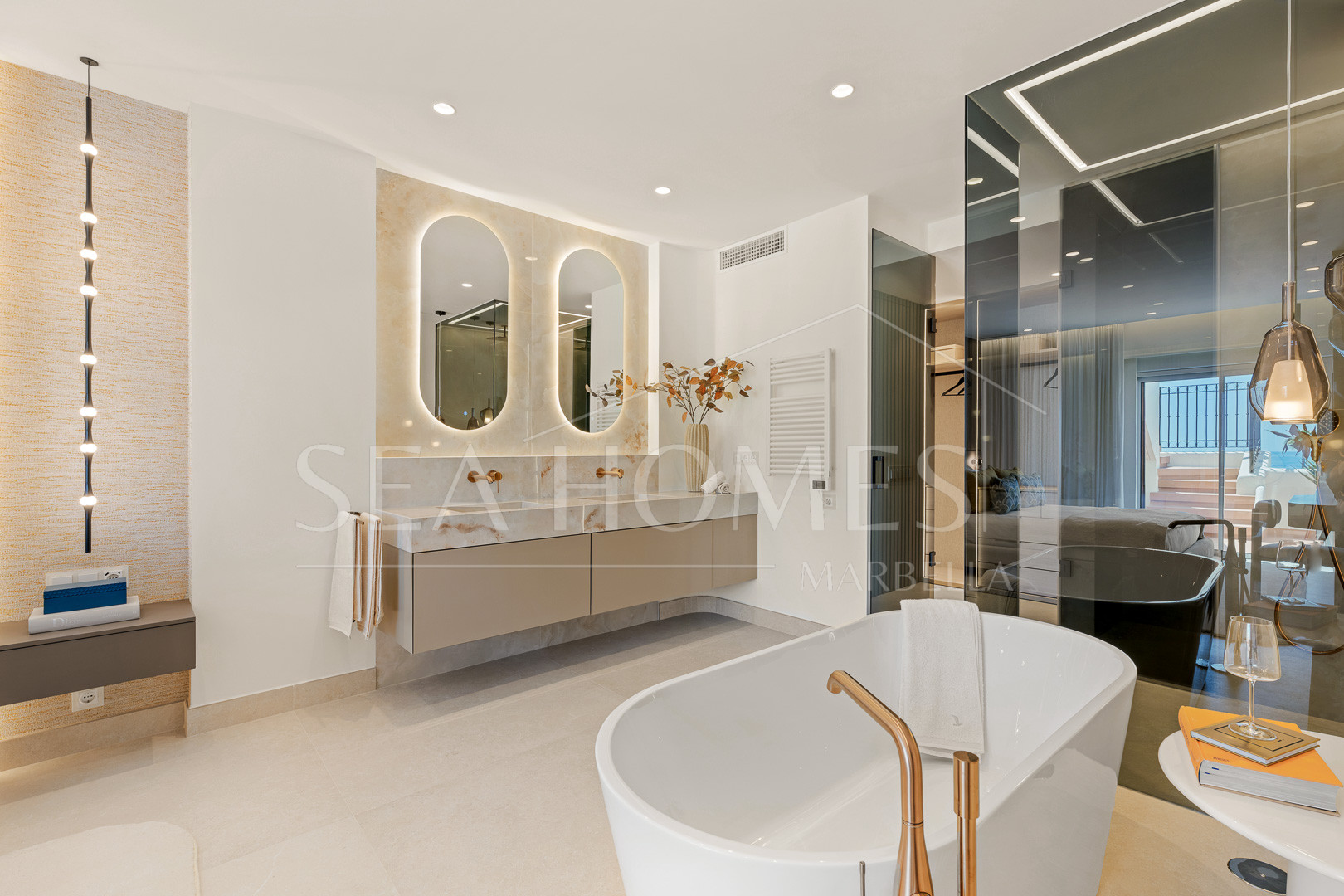 Exquisite duplex penthouse front line to the beach near Estepona town!